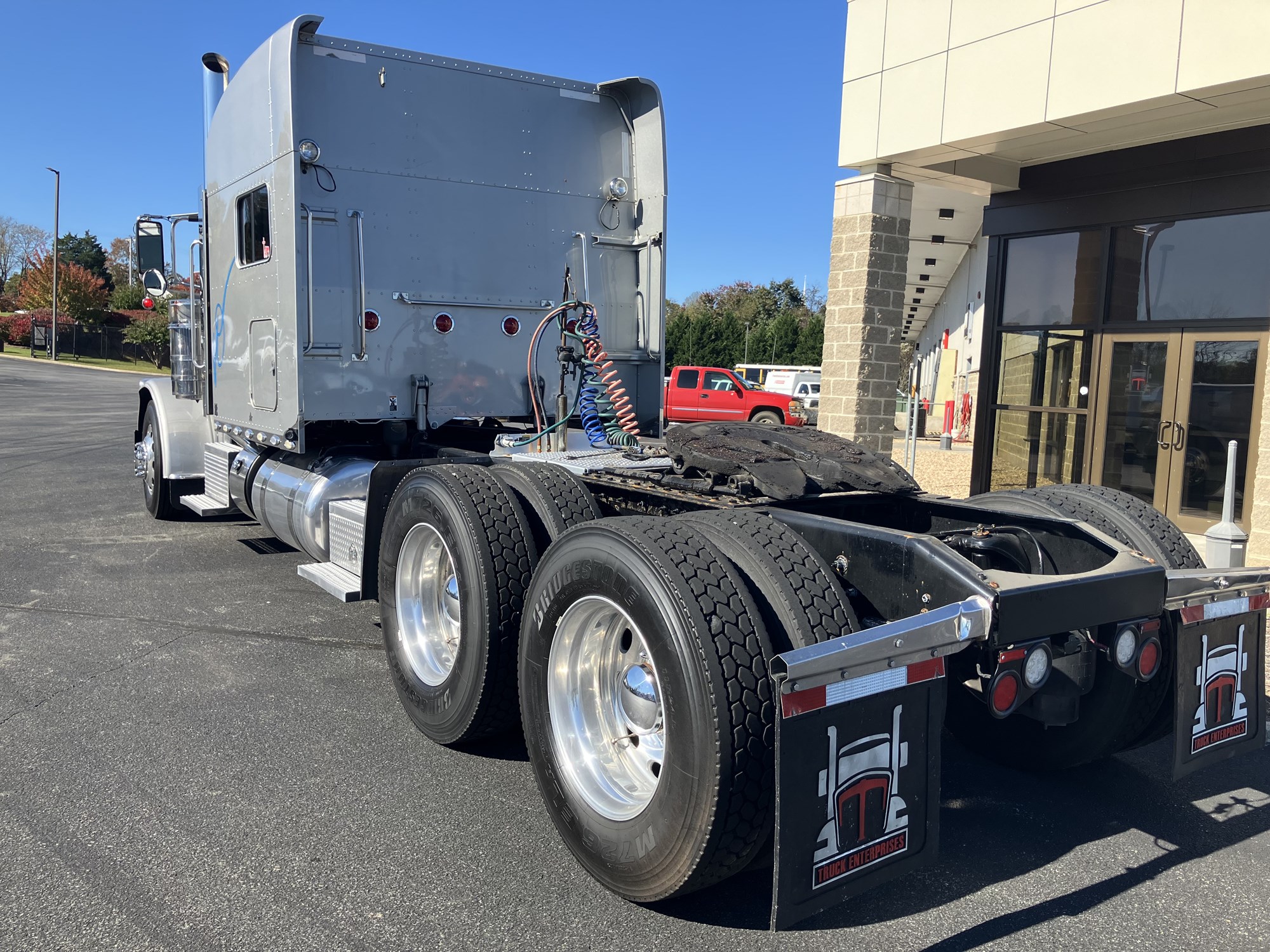 2020 Peterbilt 389 - image 5 of 6