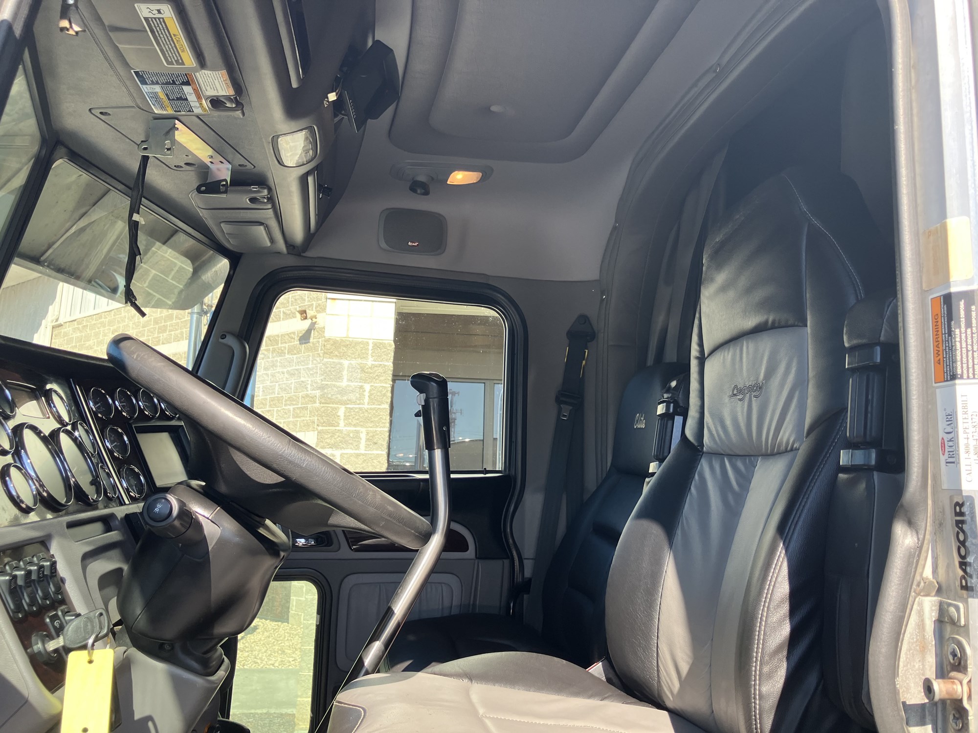 2020 Peterbilt 389 - image 6 of 6