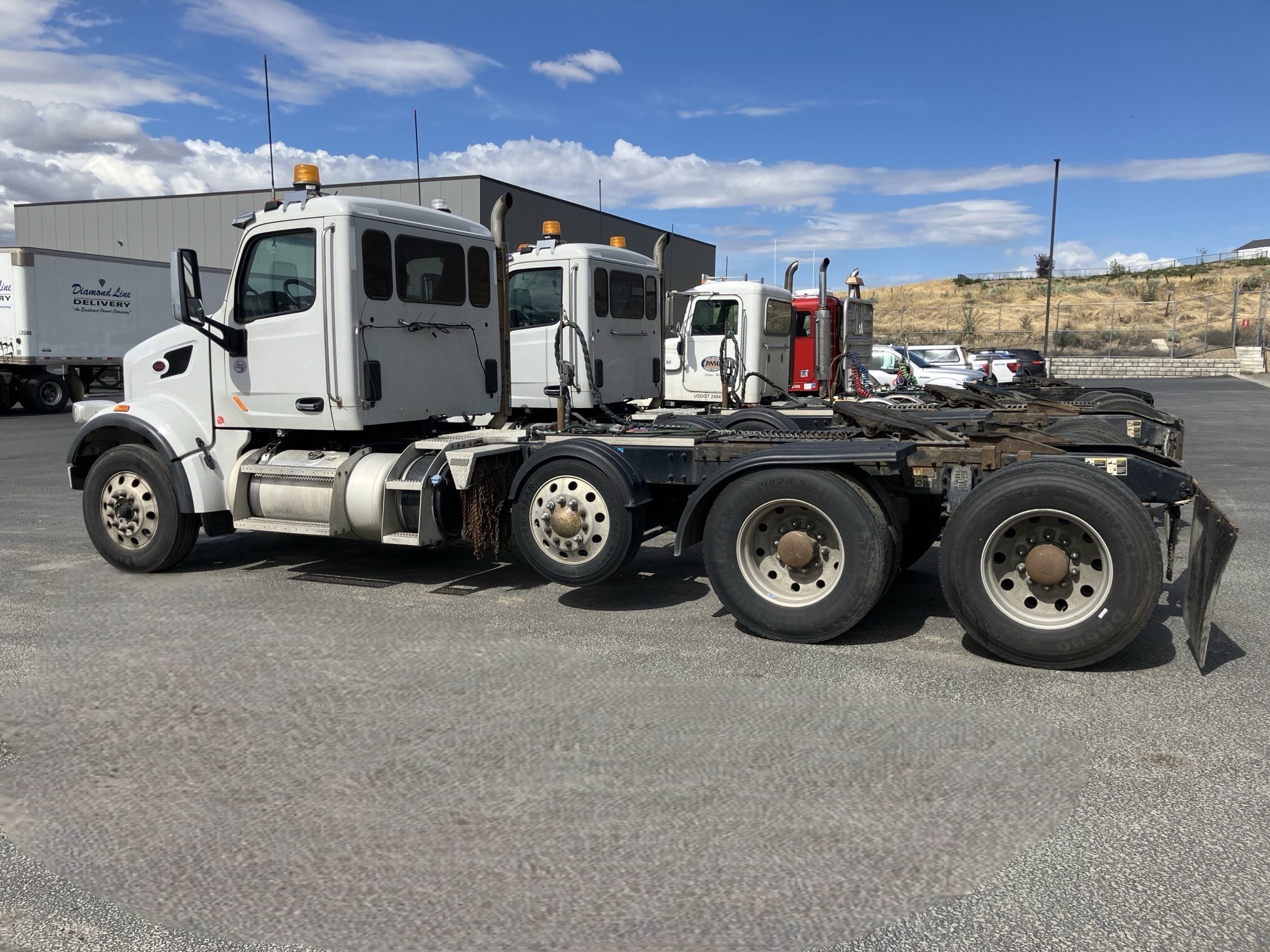 2020 Peterbilt 567 - image 3 of 6