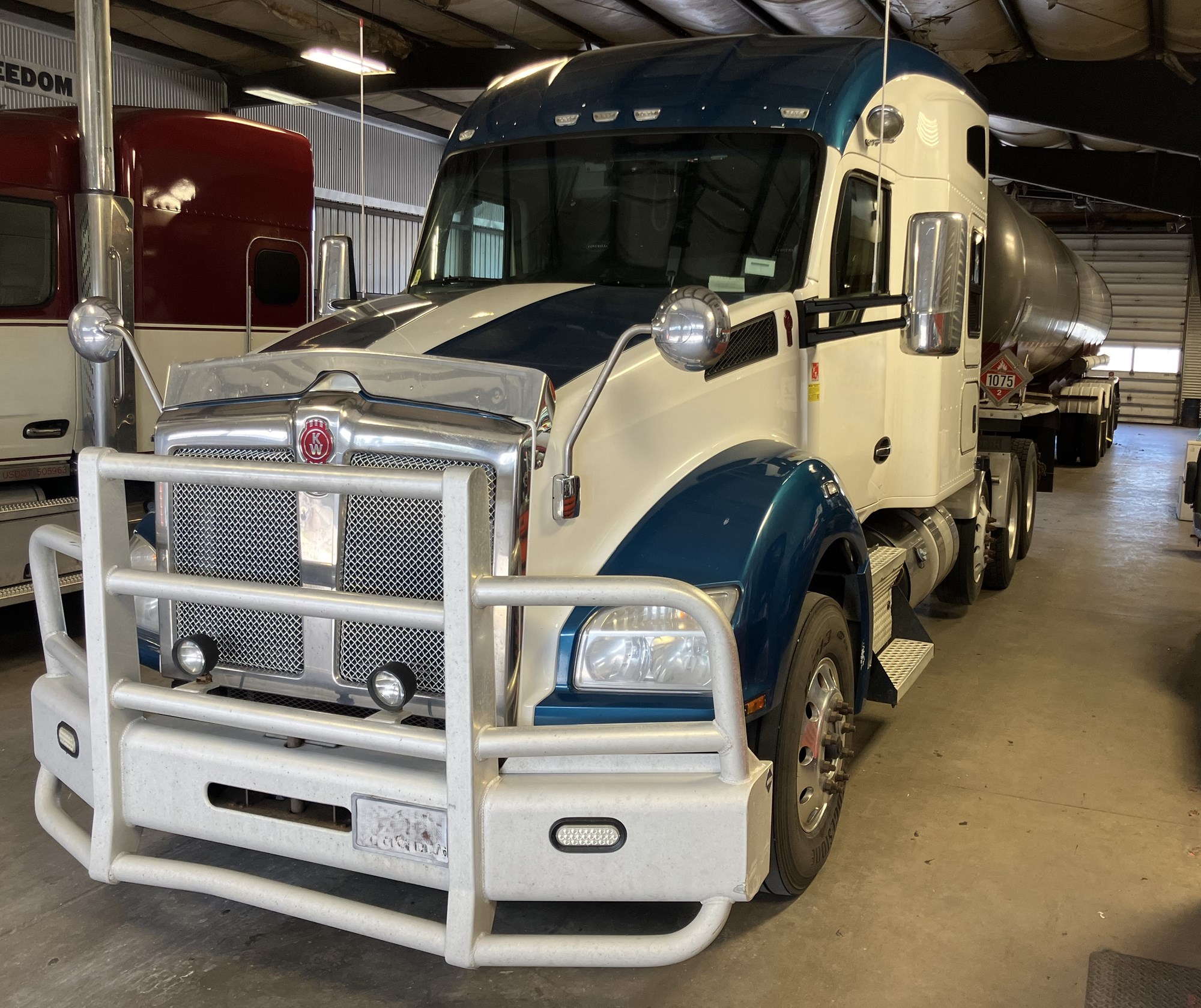 2020 Kenworth T880 - image 1 of 1