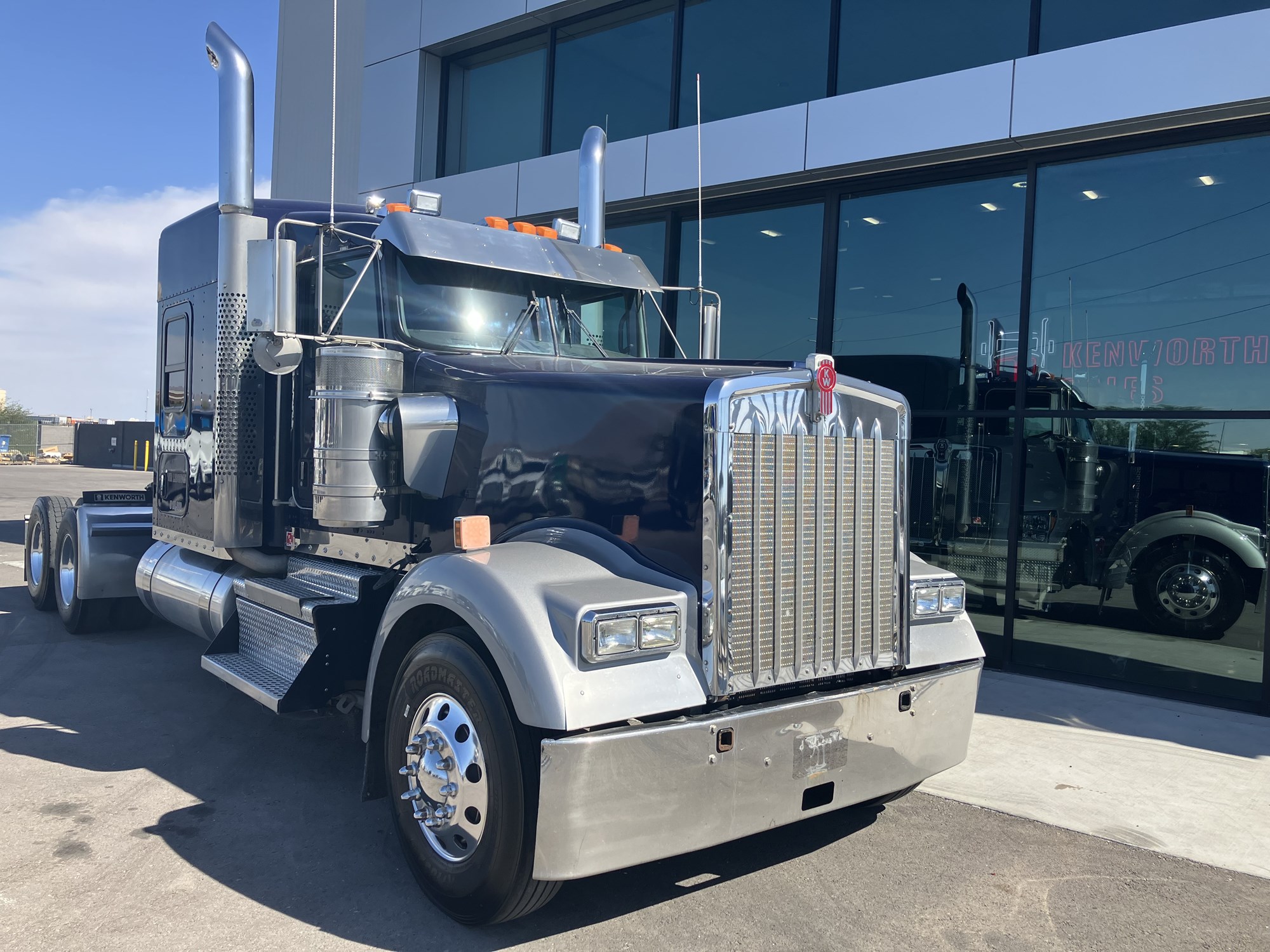 2020 Kenworth W900L - image 1 of 6