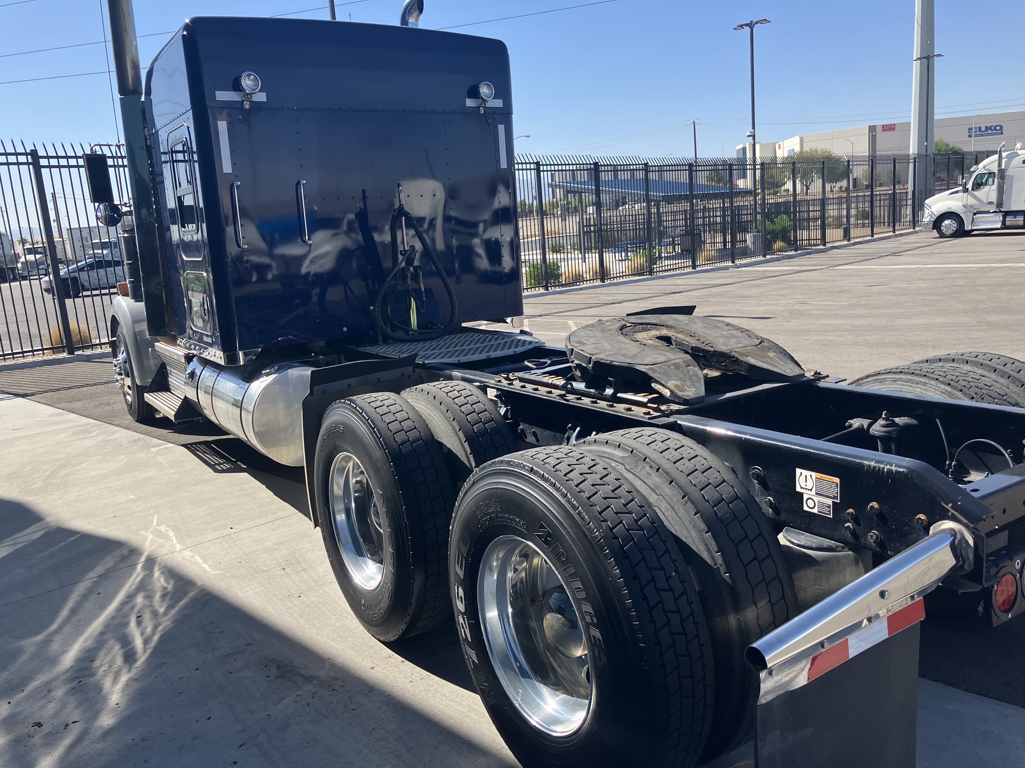 2020 Kenworth W900L - image 5 of 6