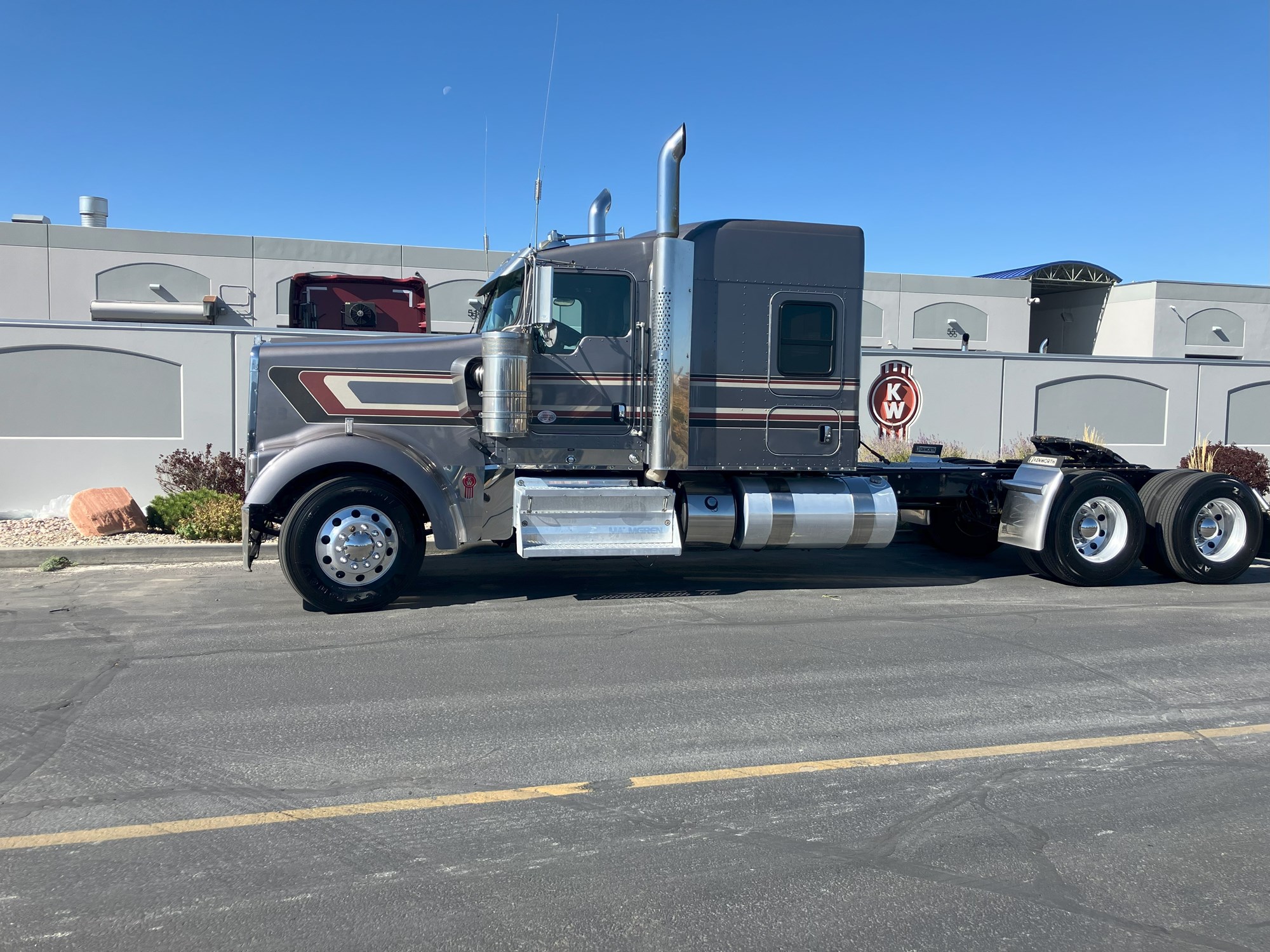 2020 Kenworth W900L - image 1 of 6