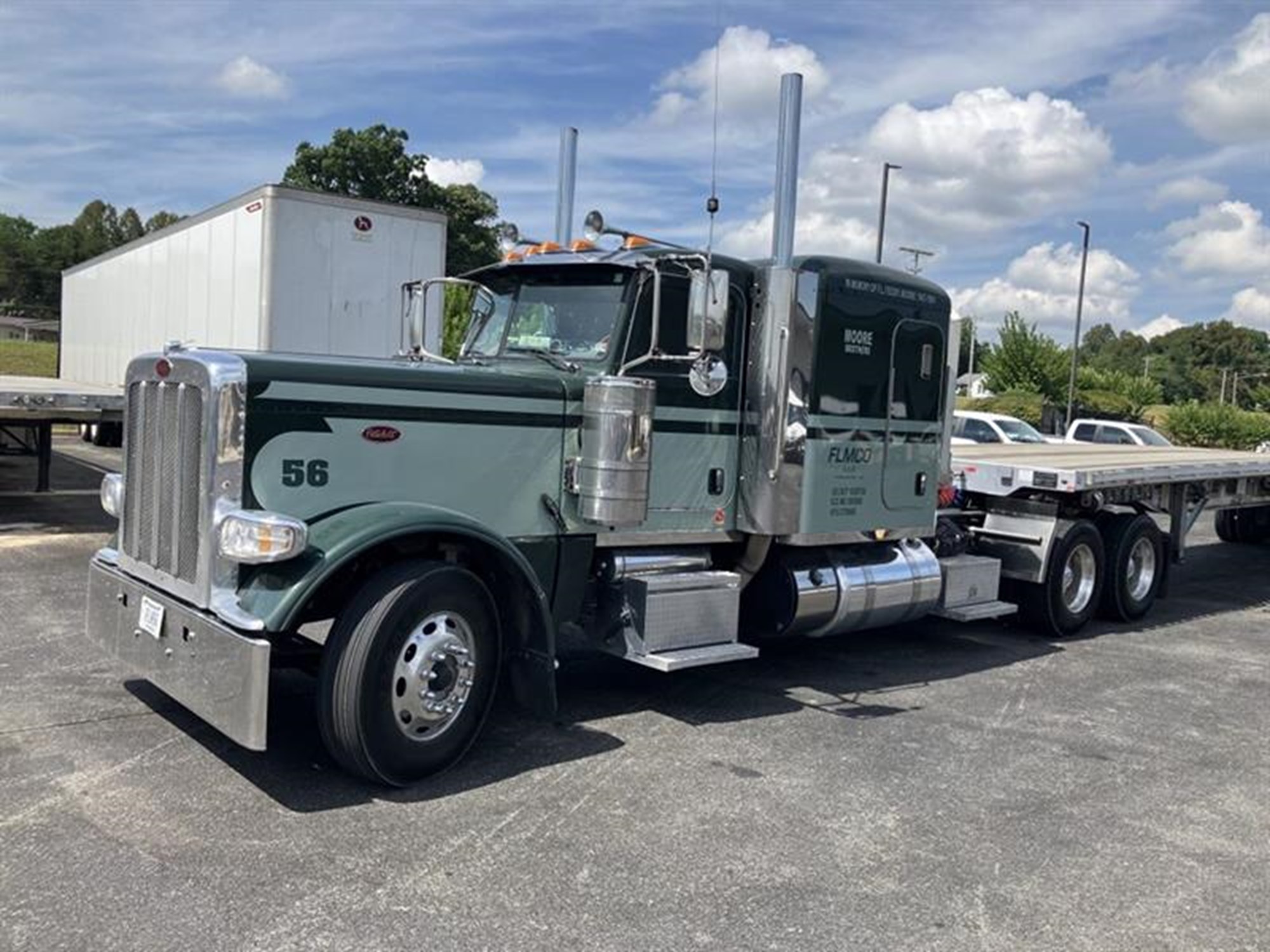 2021 Peterbilt 389 - image 1 of 4