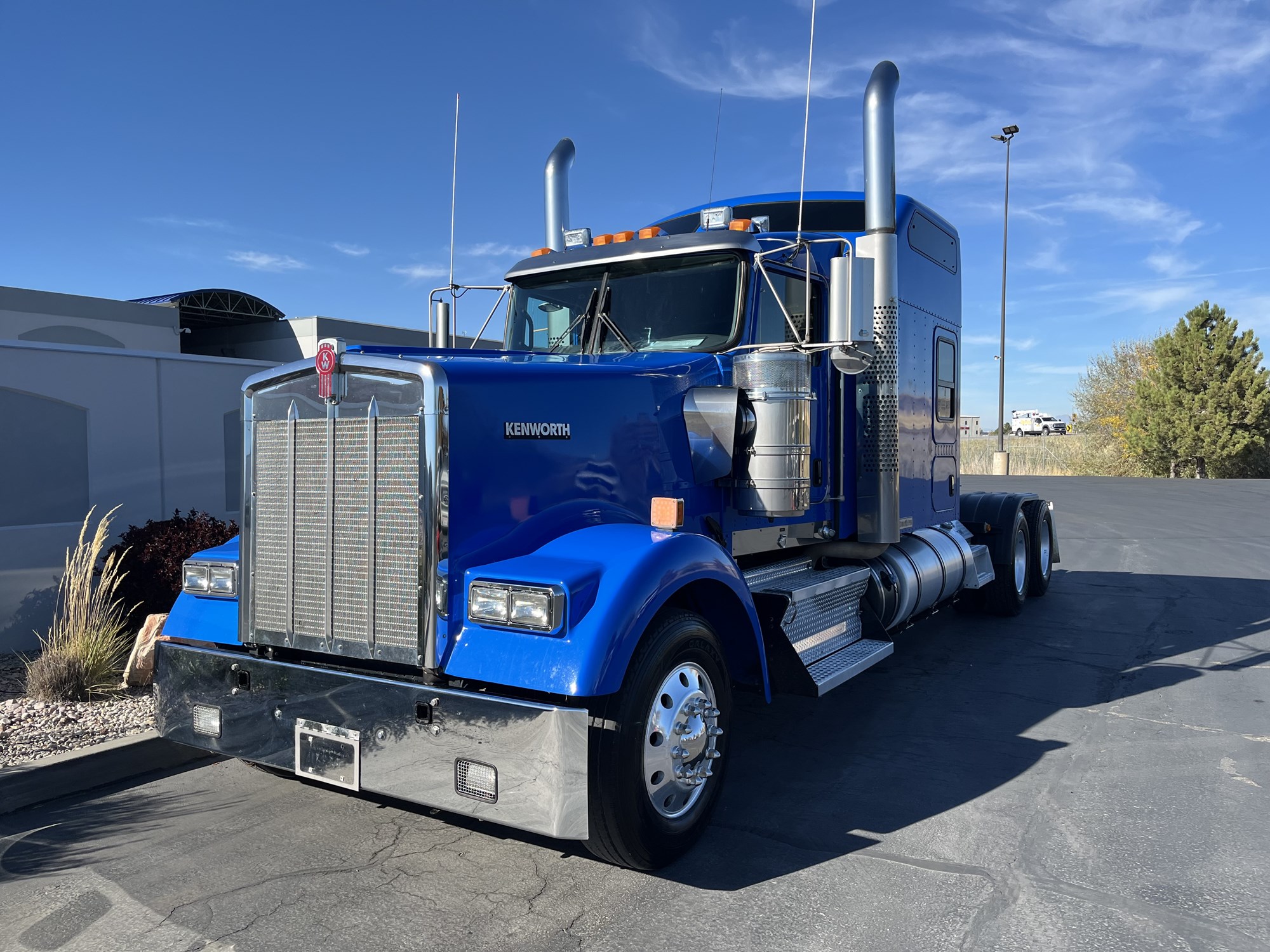 2021 Kenworth W900 - image 2 of 6