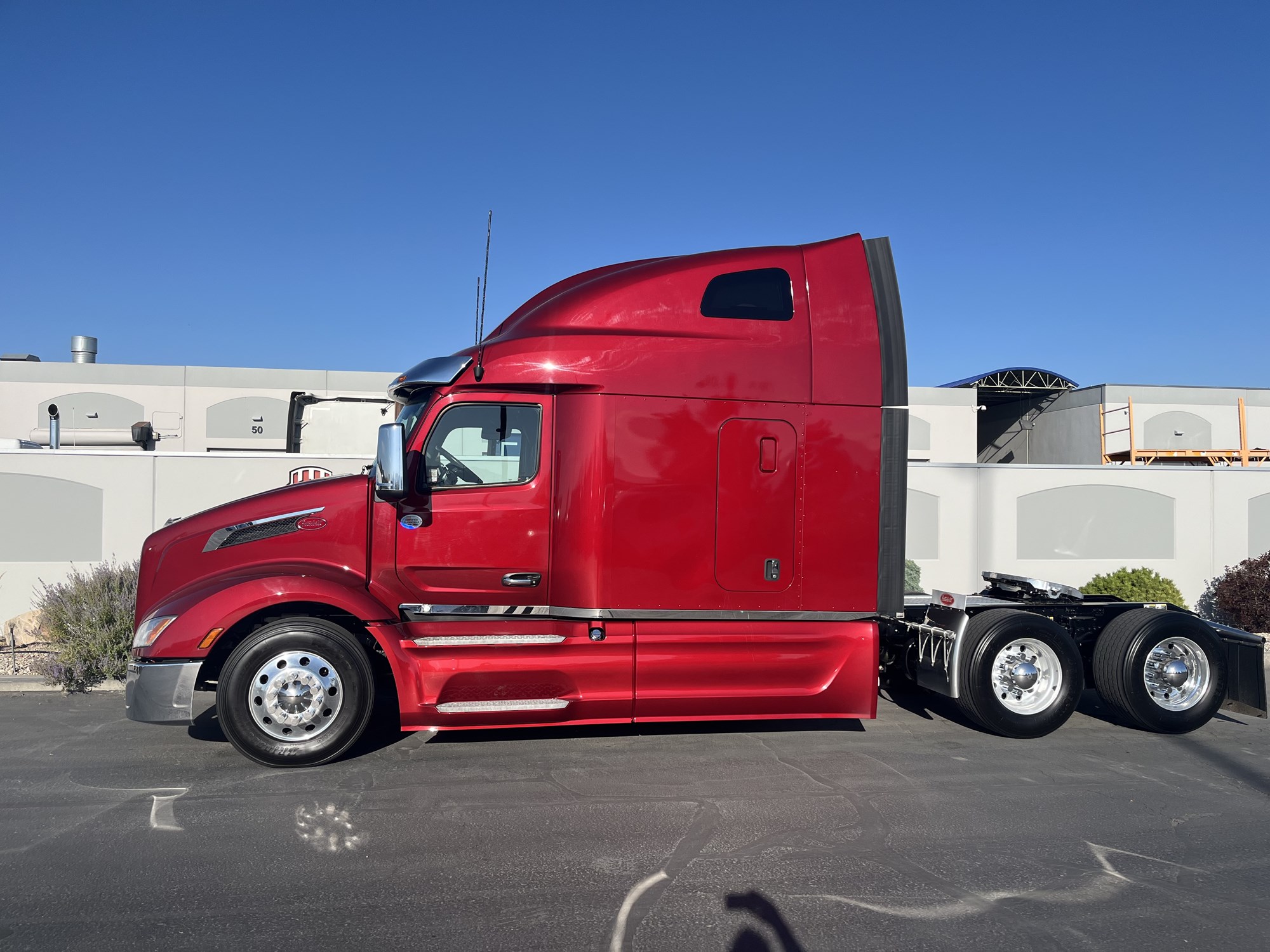 2023 Peterbilt 579 - image 1 of 6