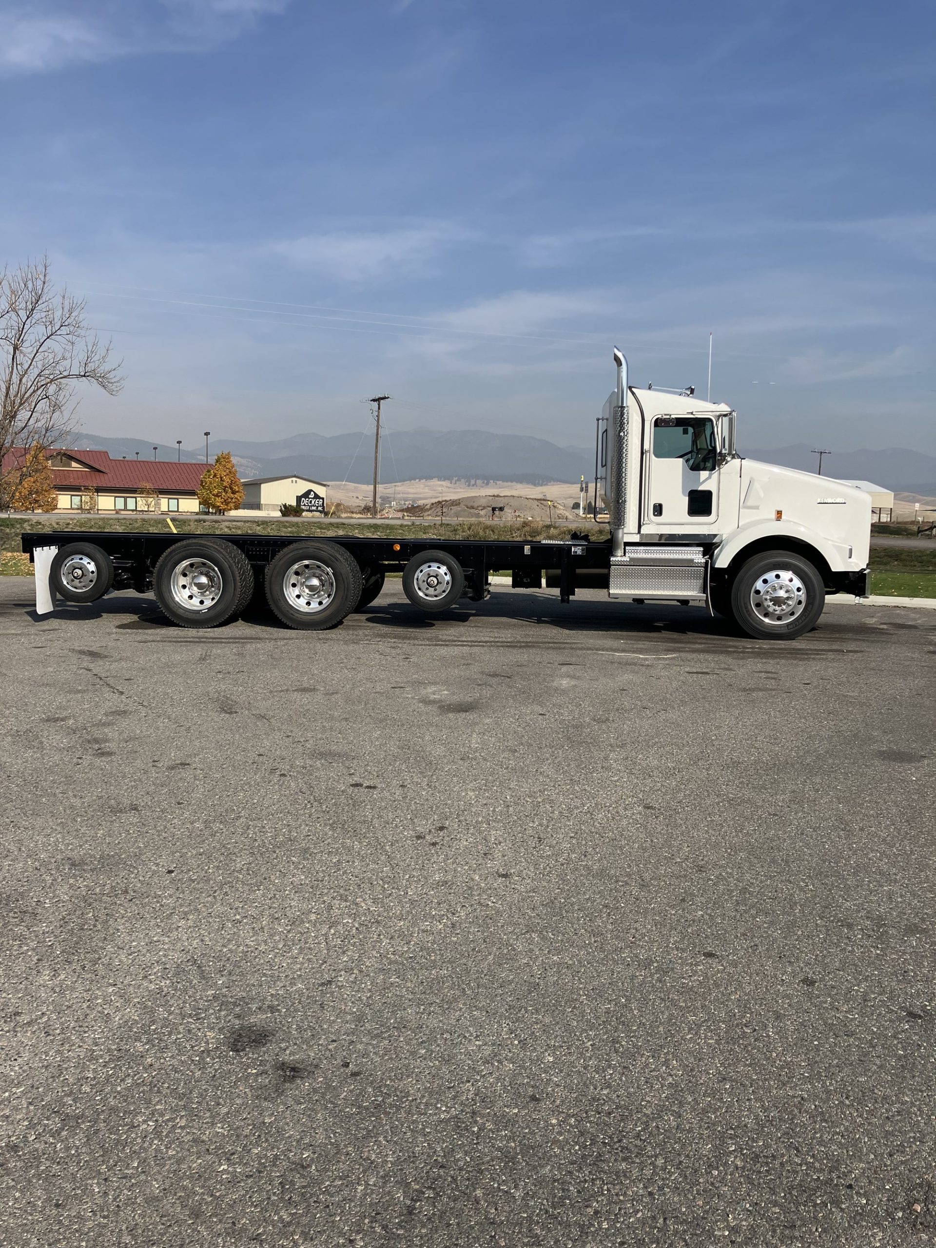 2024 Kenworth T800B - image 3 of 6