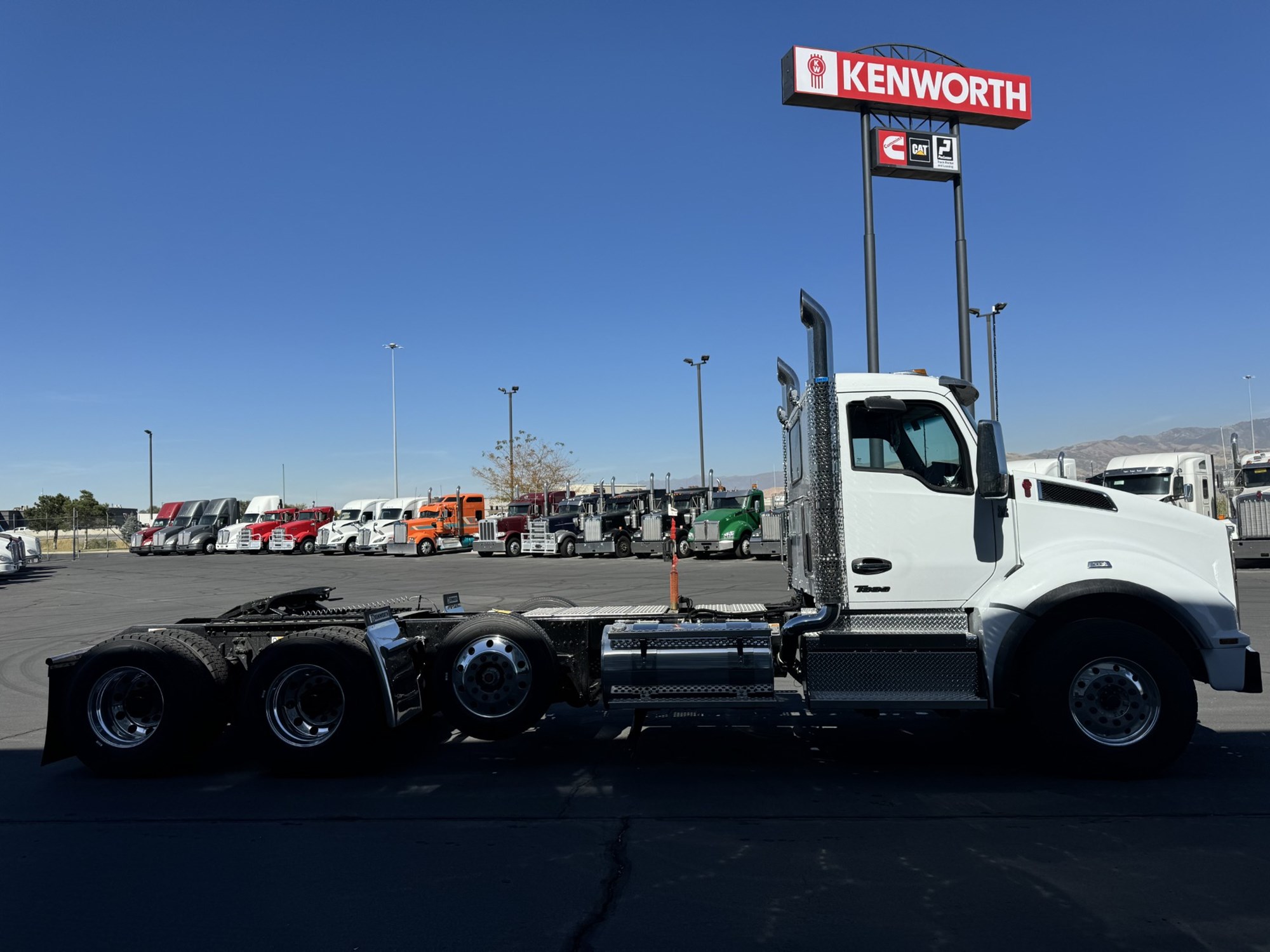 2025 Kenworth T880 - image 4 of 6