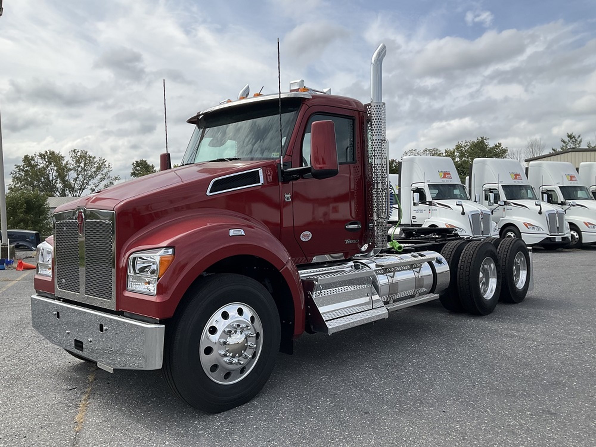 2025 Kenworth T880 - image 1 of 6