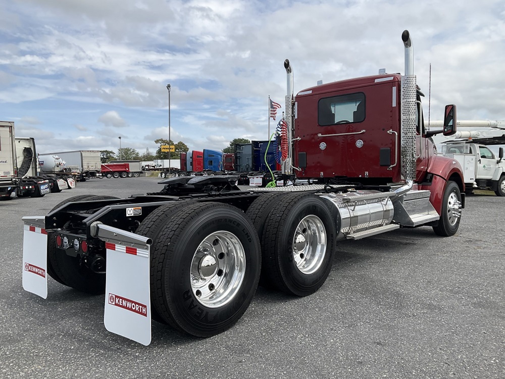 2025 Kenworth T880 - image 4 of 6