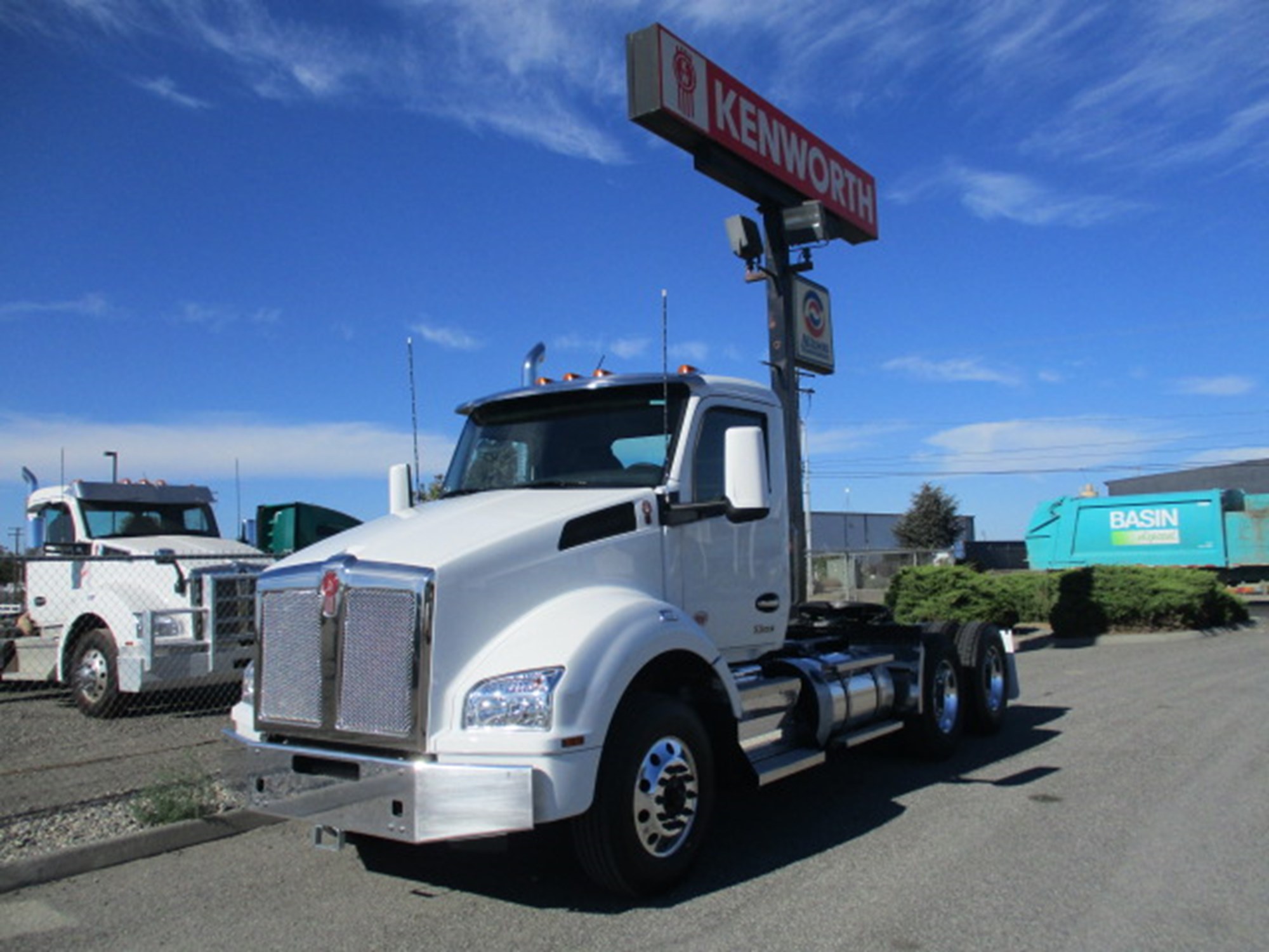 2025 Kenworth T880 - image 1 of 6