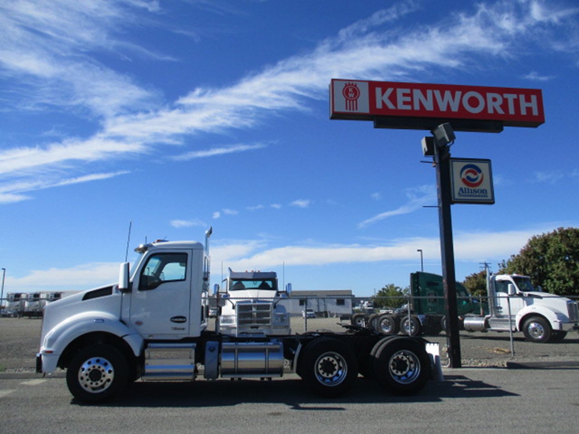 2025 Kenworth T880 - image 3 of 6