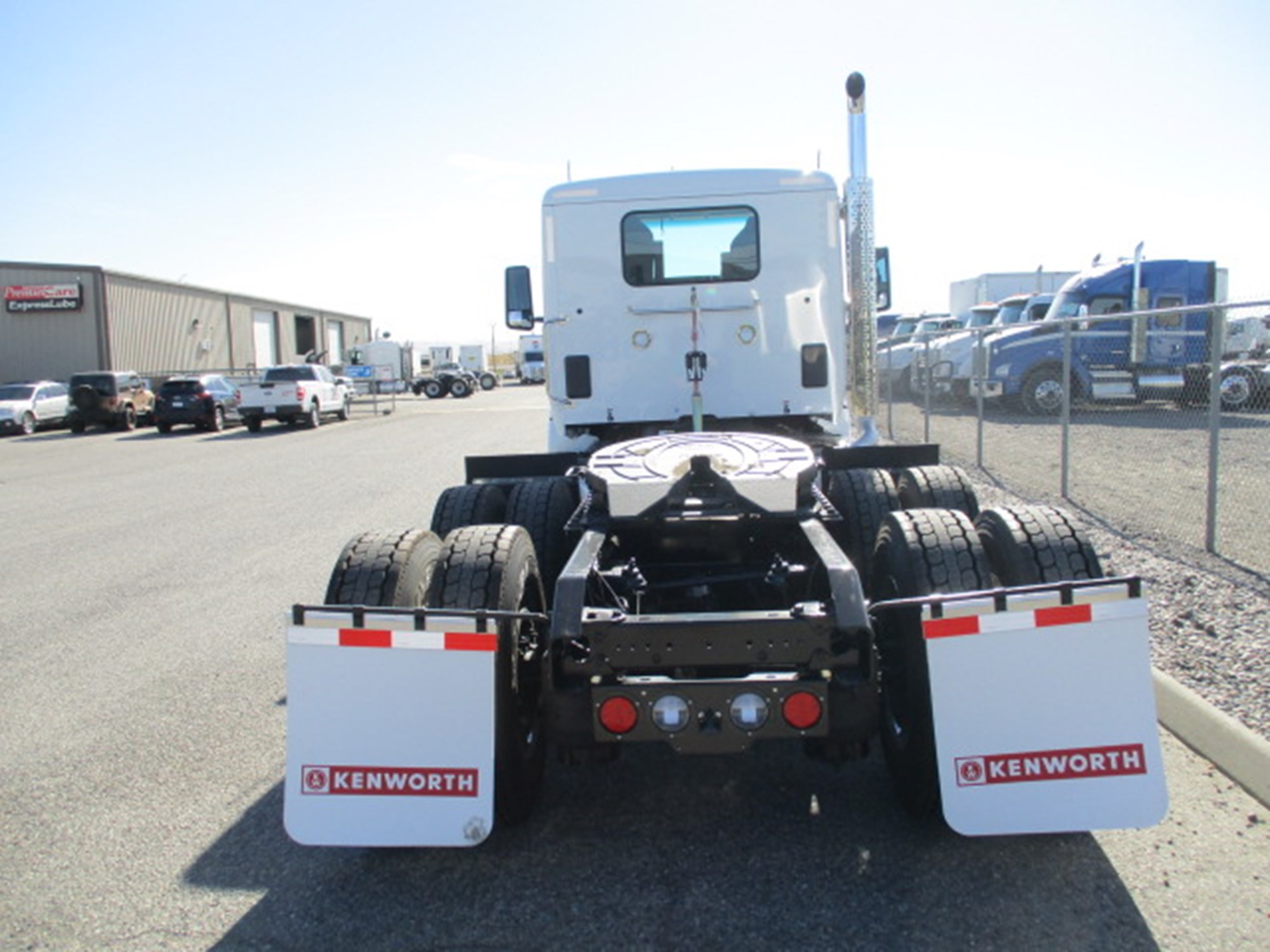 2025 Kenworth T880 - image 4 of 6