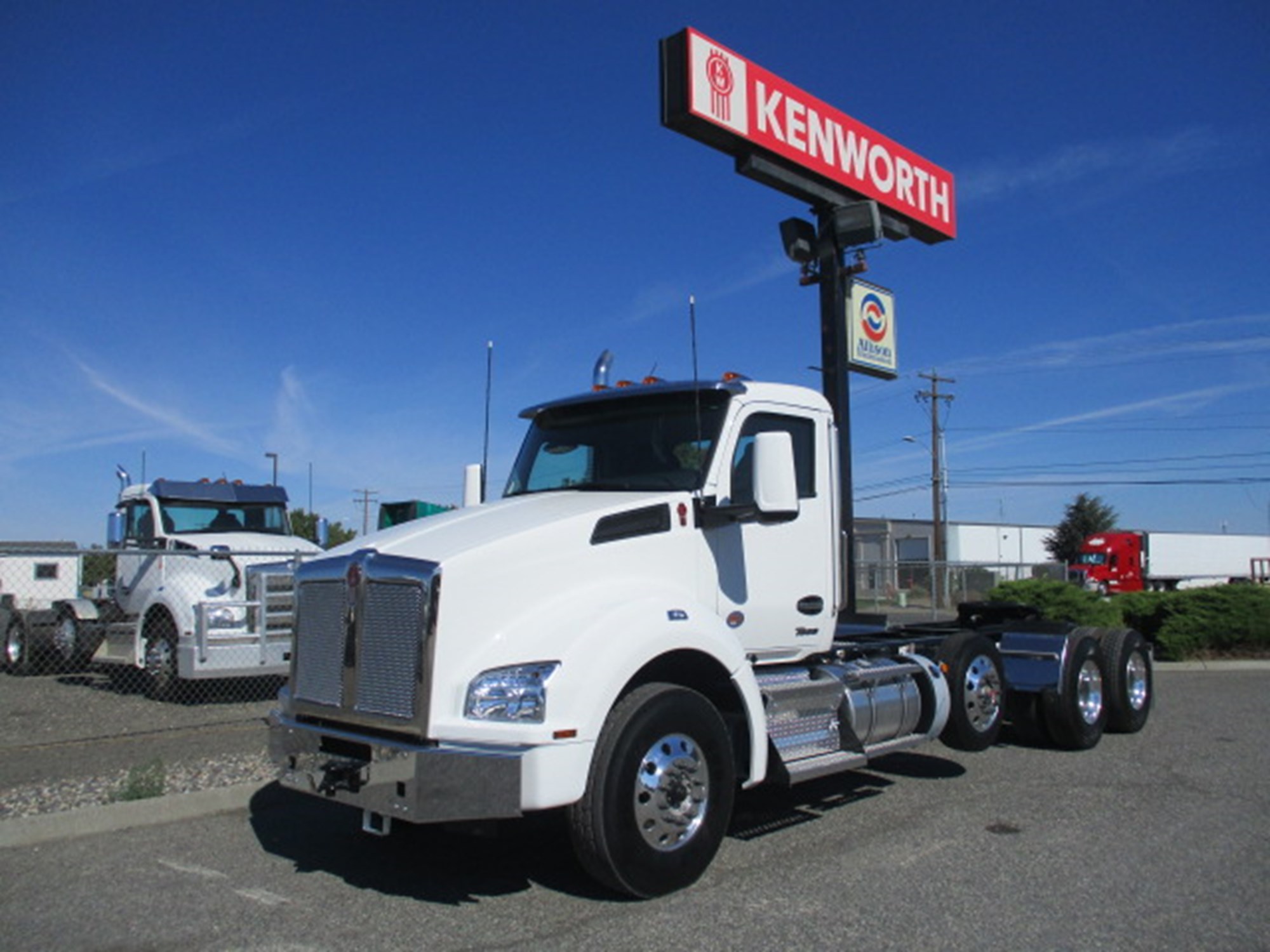 2025 Kenworth T880 - image 1 of 6