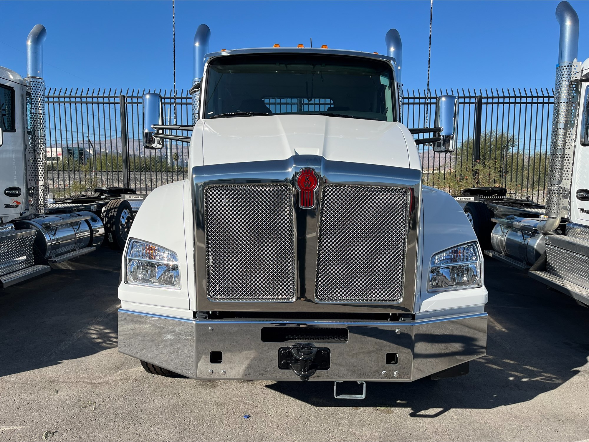 2025 Kenworth T880 - image 3 of 4