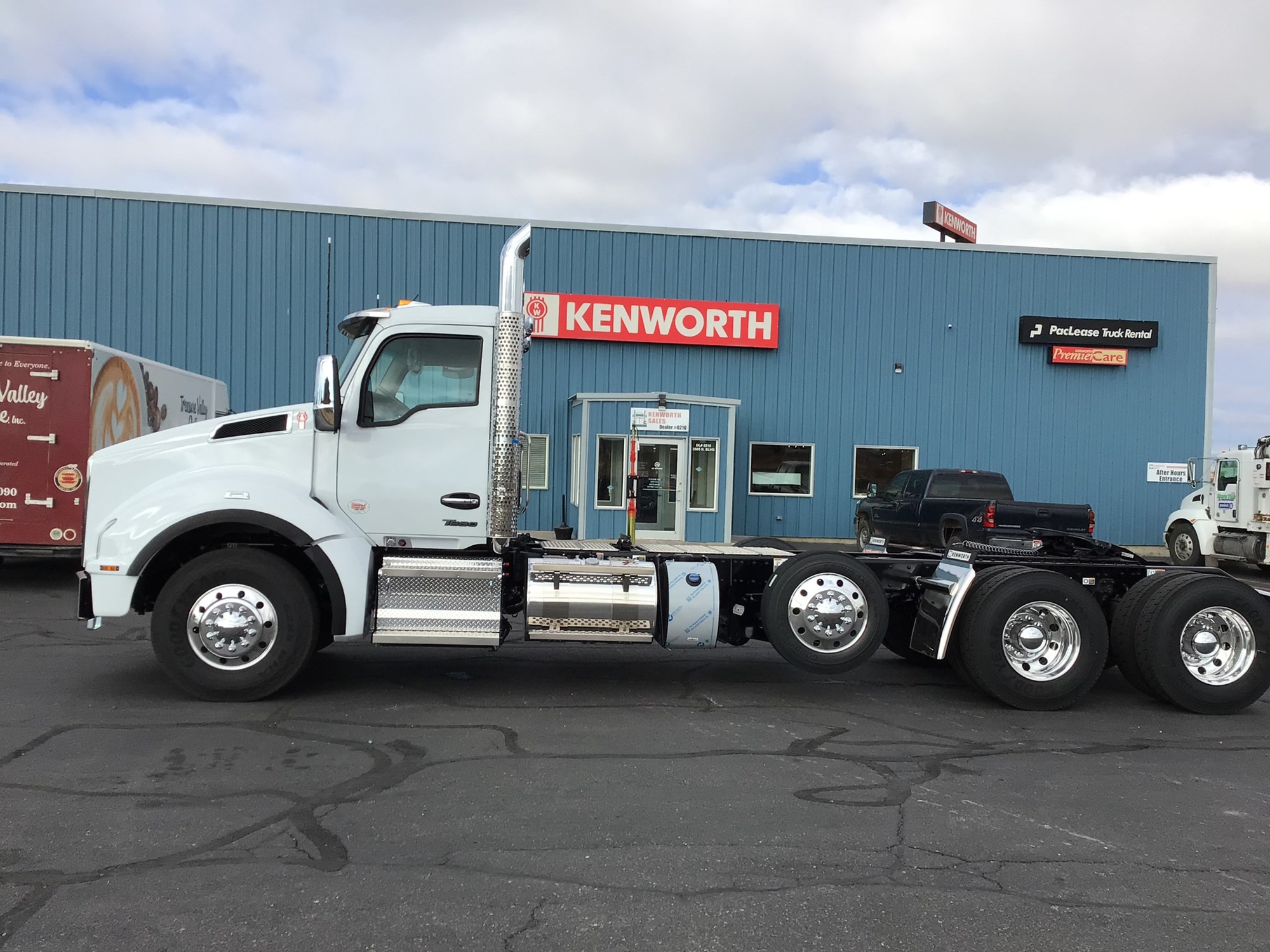 2025 Kenworth T880 - image 1 of 6