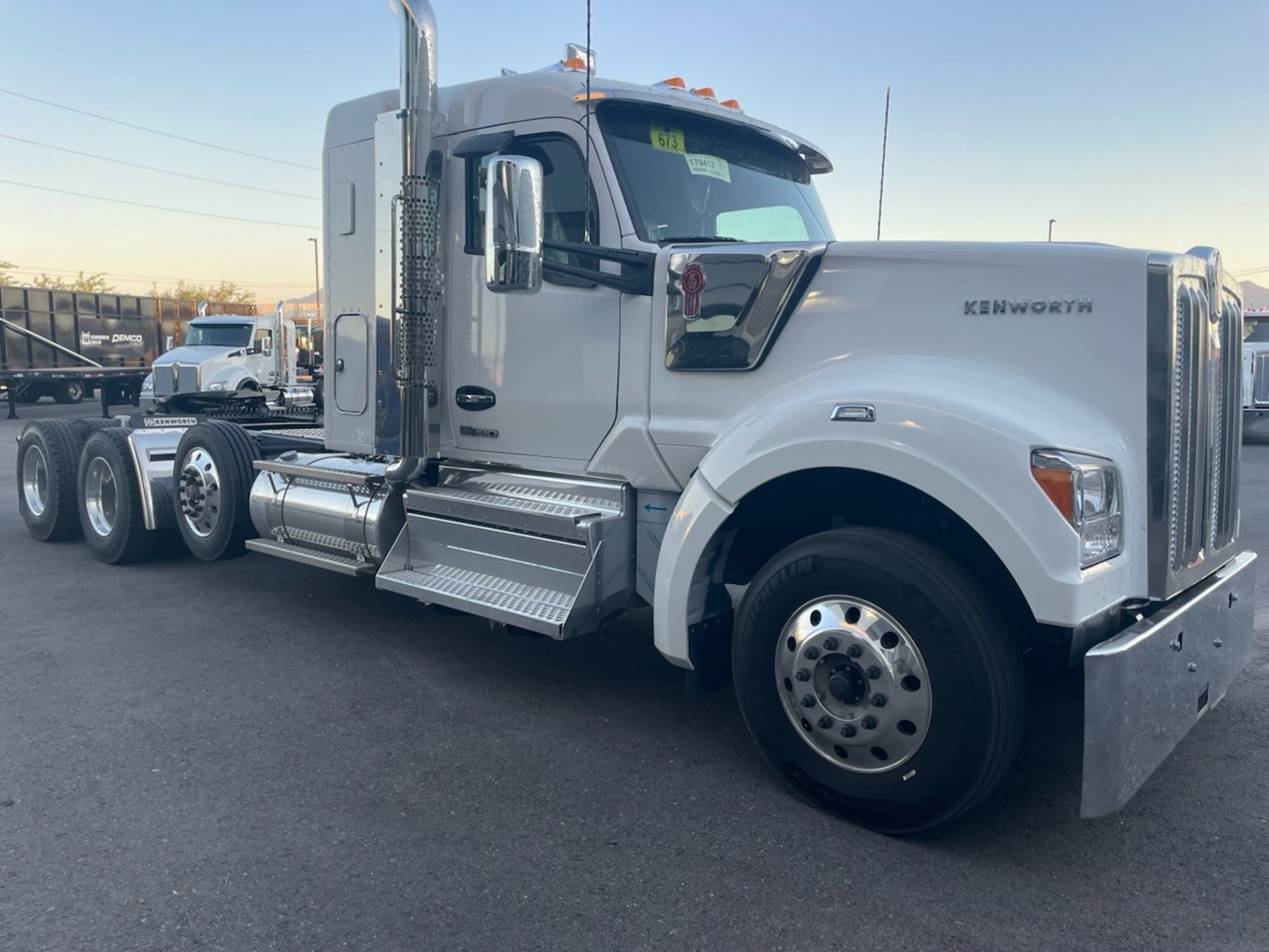 2025 Kenworth W990 - image 2 of 2