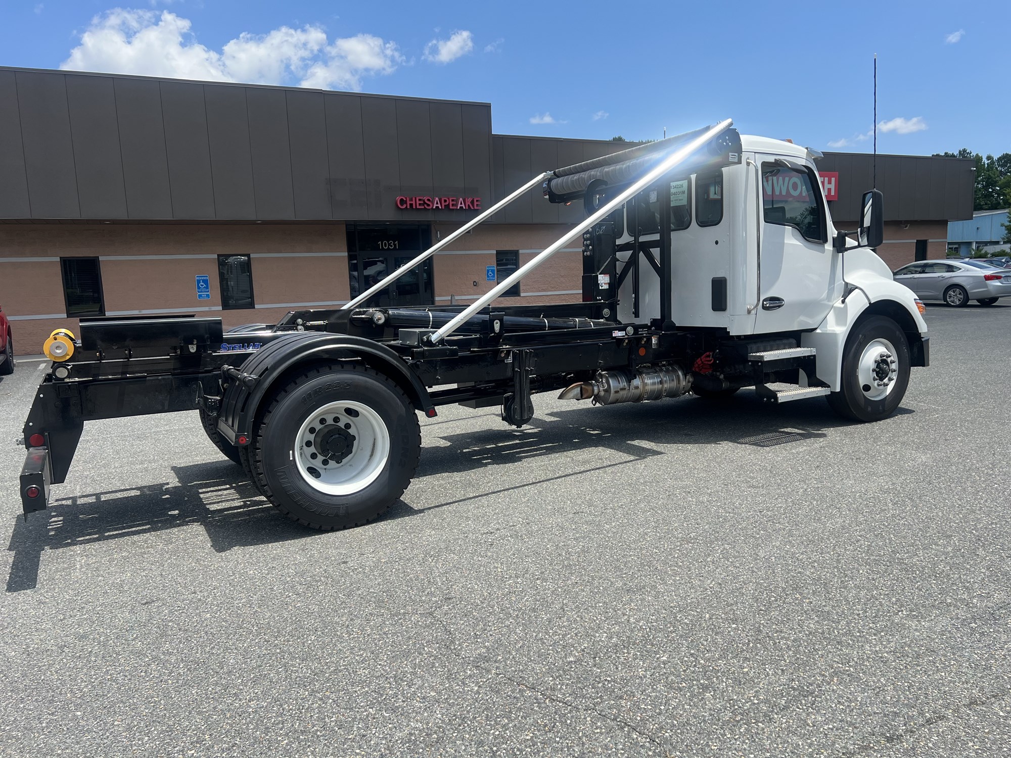 2025 Kenworth T280 - image 2 of 6