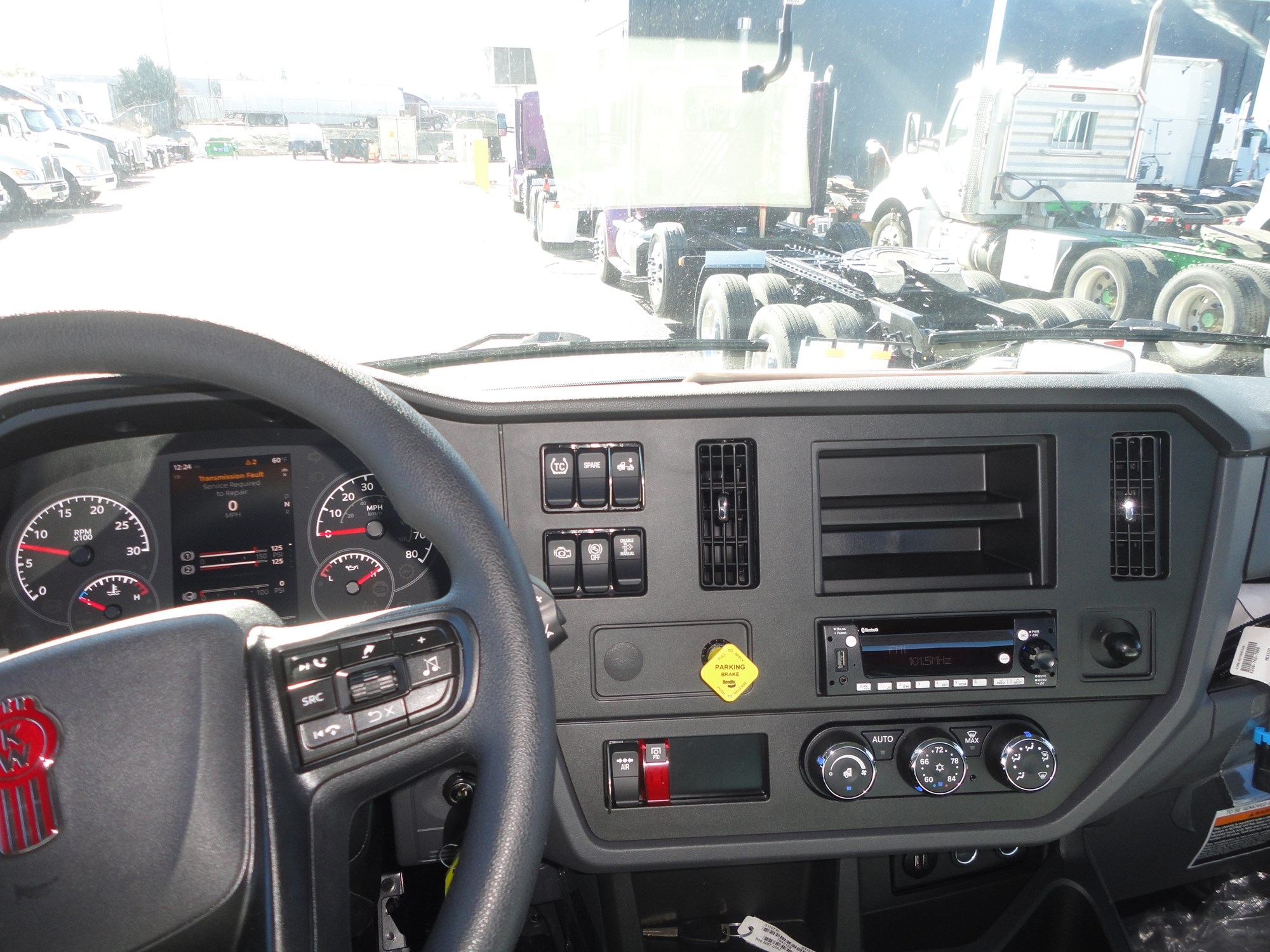 2025 Kenworth T280 - image 5 of 5