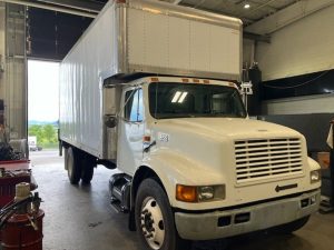 2000 International 4700 YH251888U-01