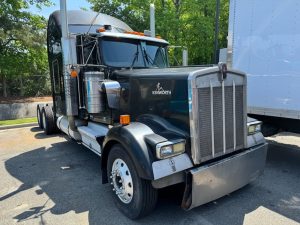 2005 Kenworth W900B 5J070431U-01