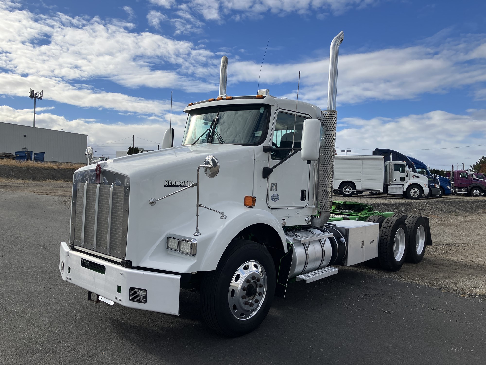 2015 Kenworth T800 - image 1 of 6