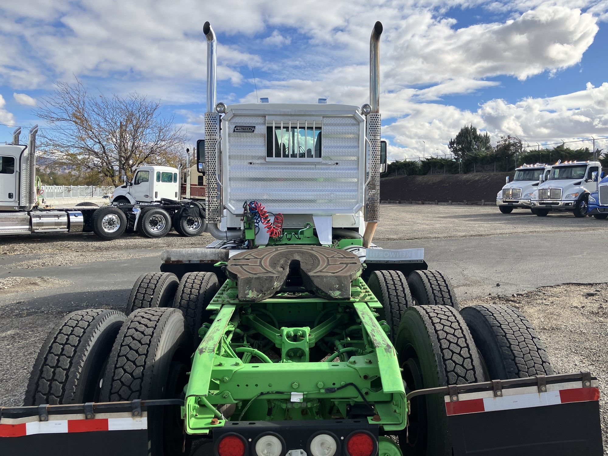 2015 Kenworth T800 - image 4 of 6