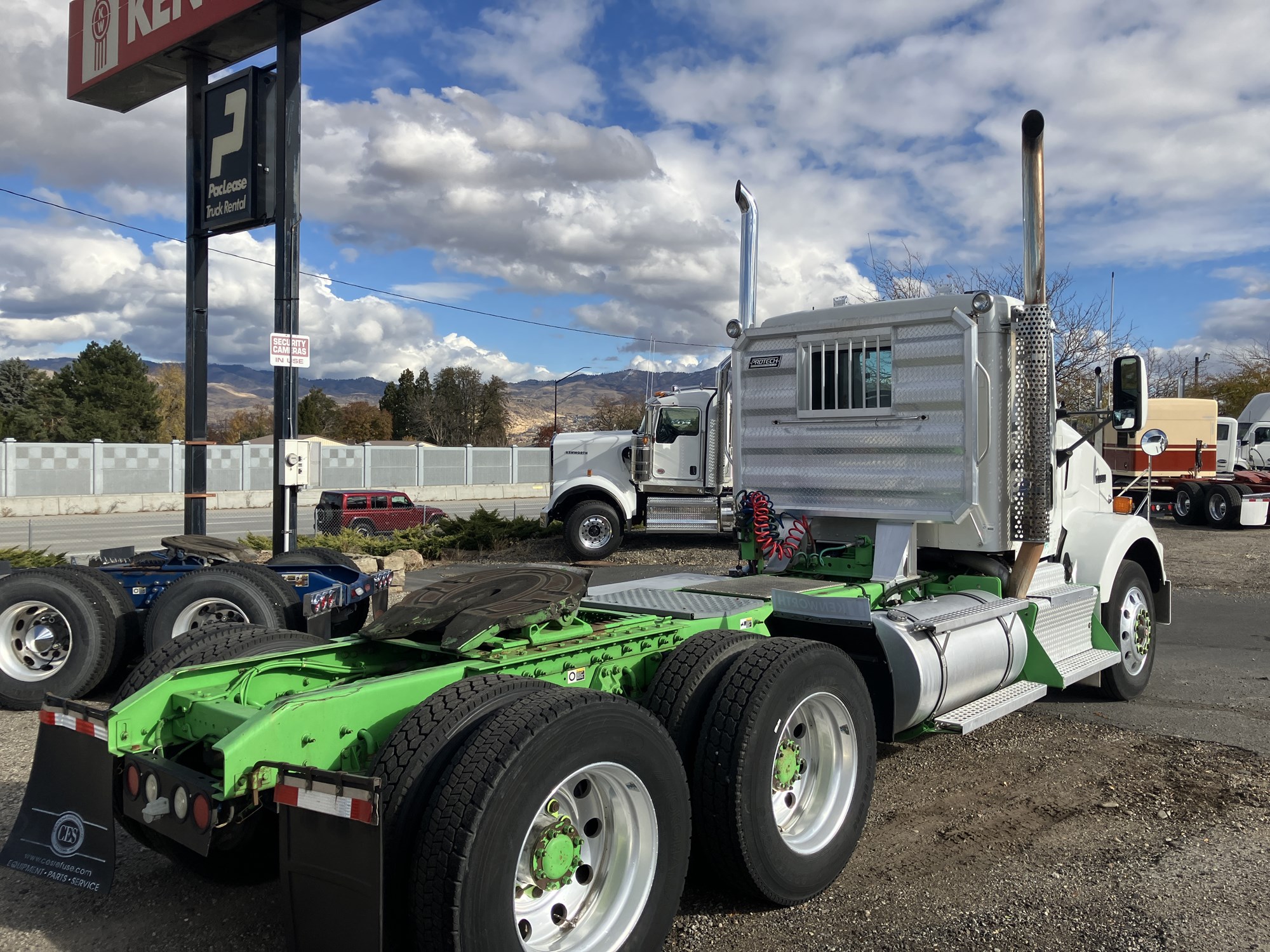 2015 Kenworth T800 - image 5 of 6