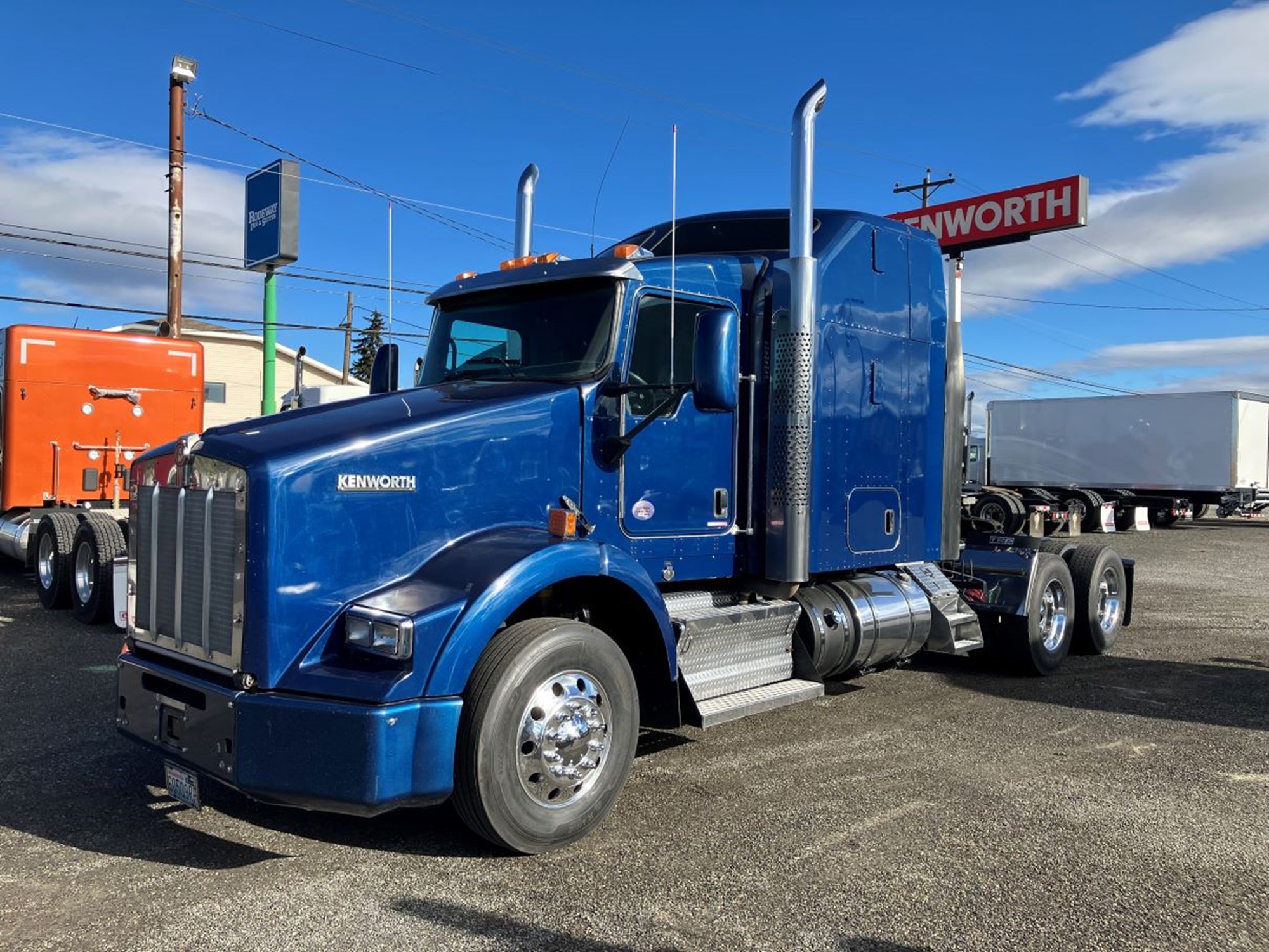 2017 Kenworth T800 - image 2 of 6