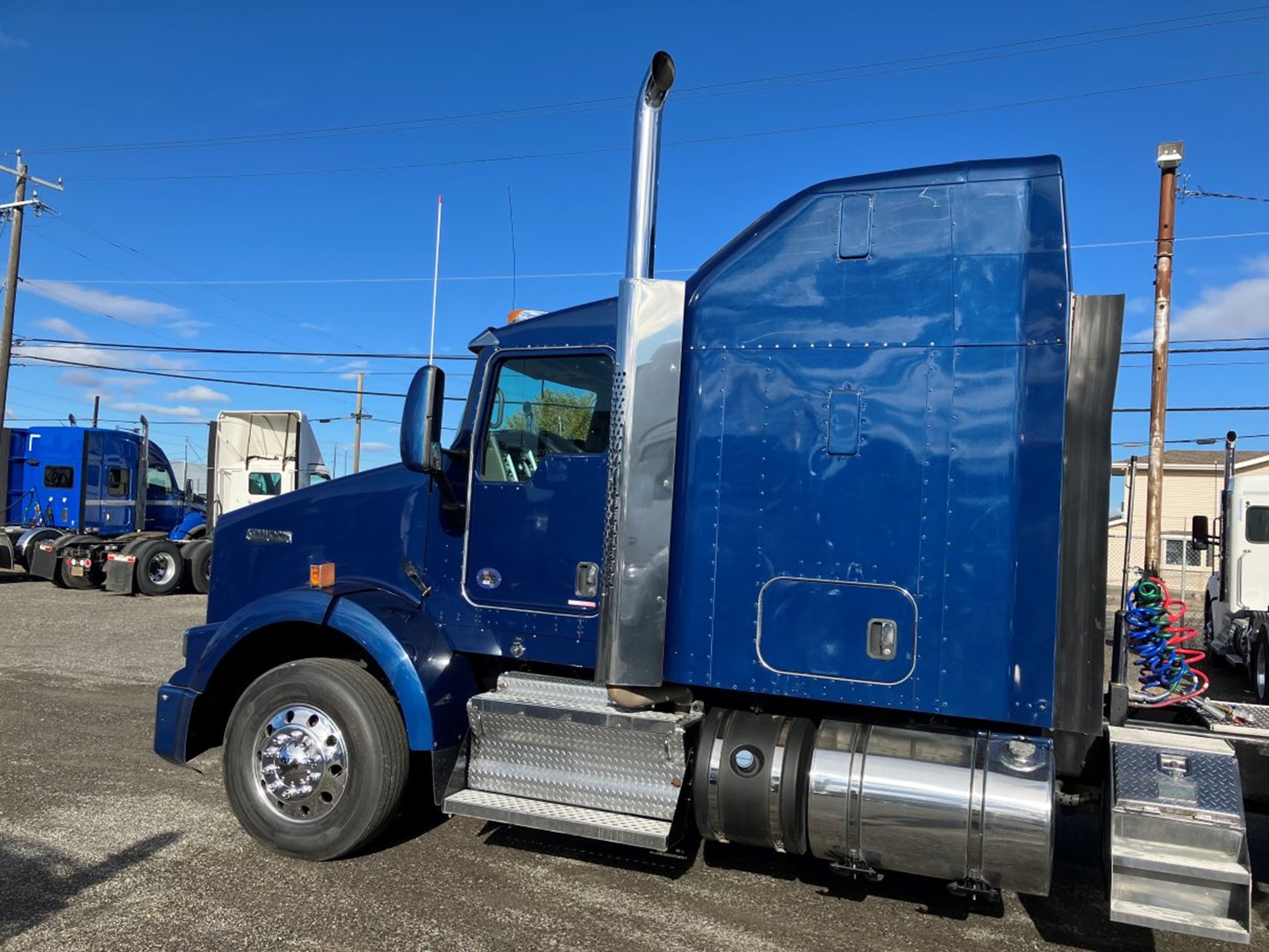 2017 Kenworth T800 - image 5 of 6