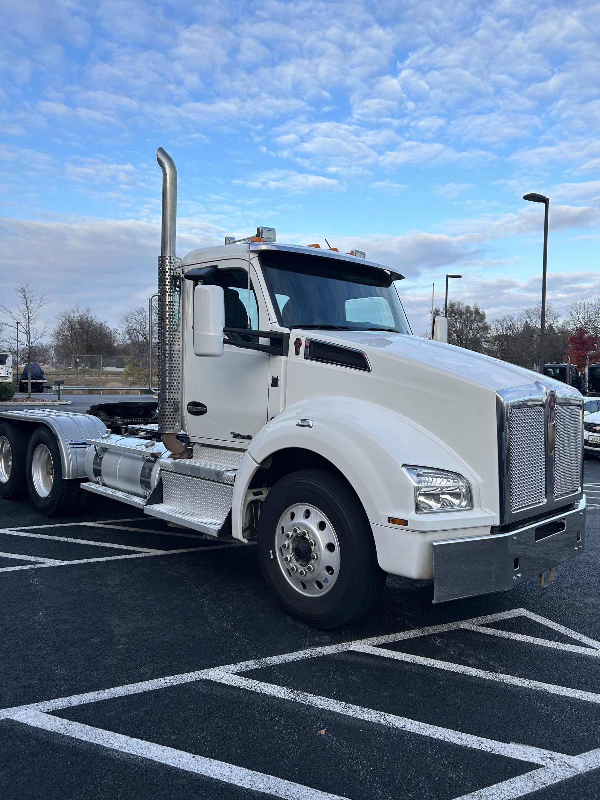 2018 Kenworth T880 - image 3 of 6