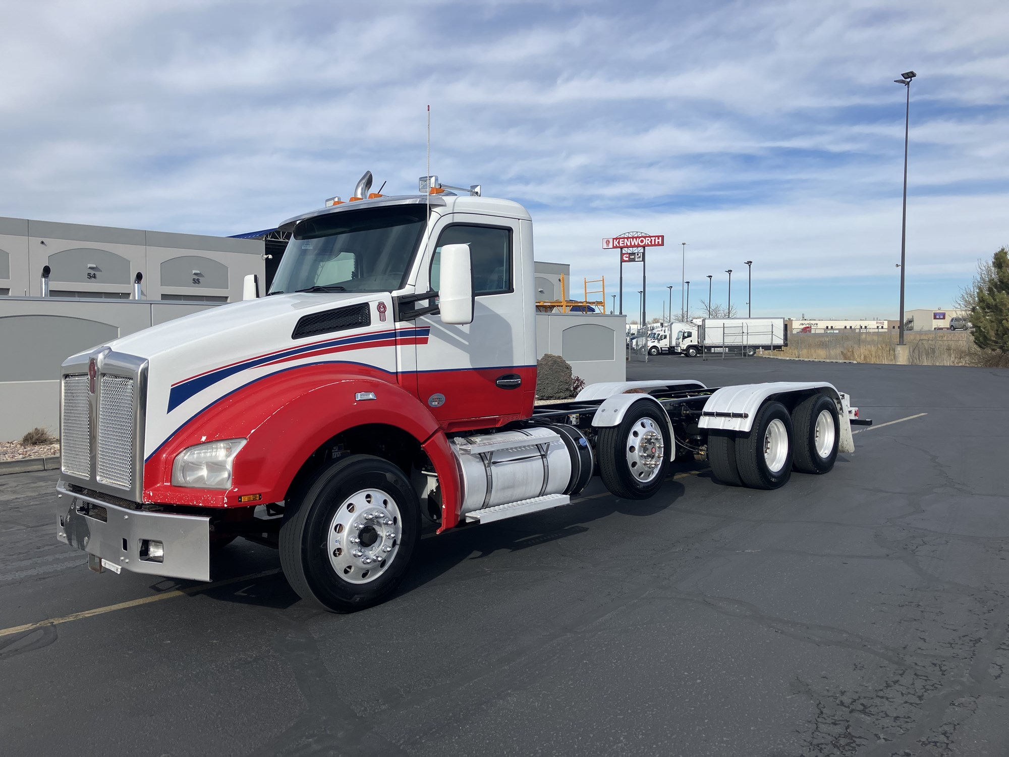 2018 Kenworth T880 - image 2 of 6