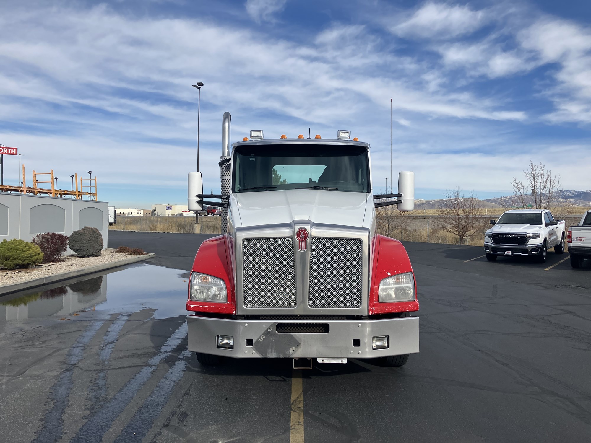 2018 Kenworth T880 - image 3 of 6