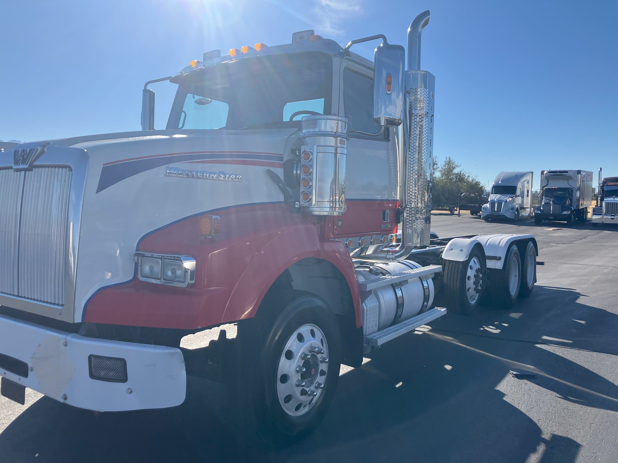 2018 Western Star 4900SB - image 1 of 6