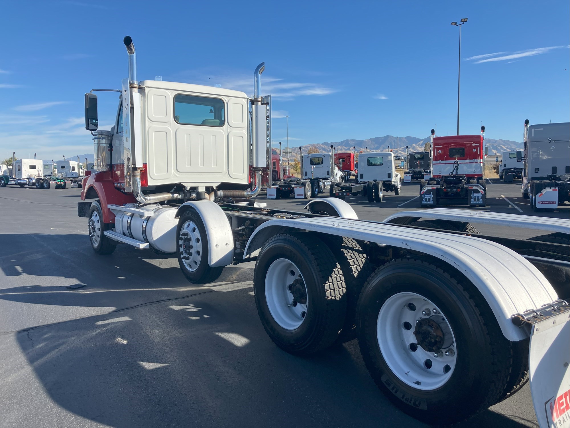 2018 Western Star 4900SB - image 2 of 6