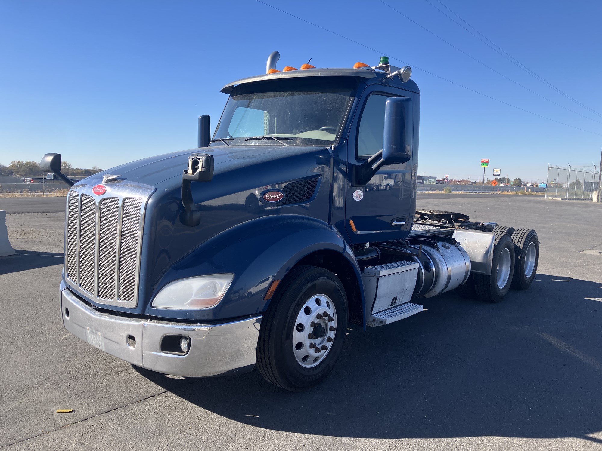 2019 Peterbilt 579 - image 1 of 6