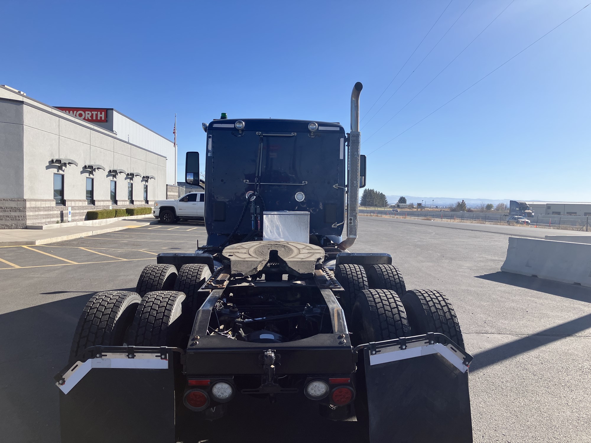 2019 Peterbilt 579 - image 4 of 6