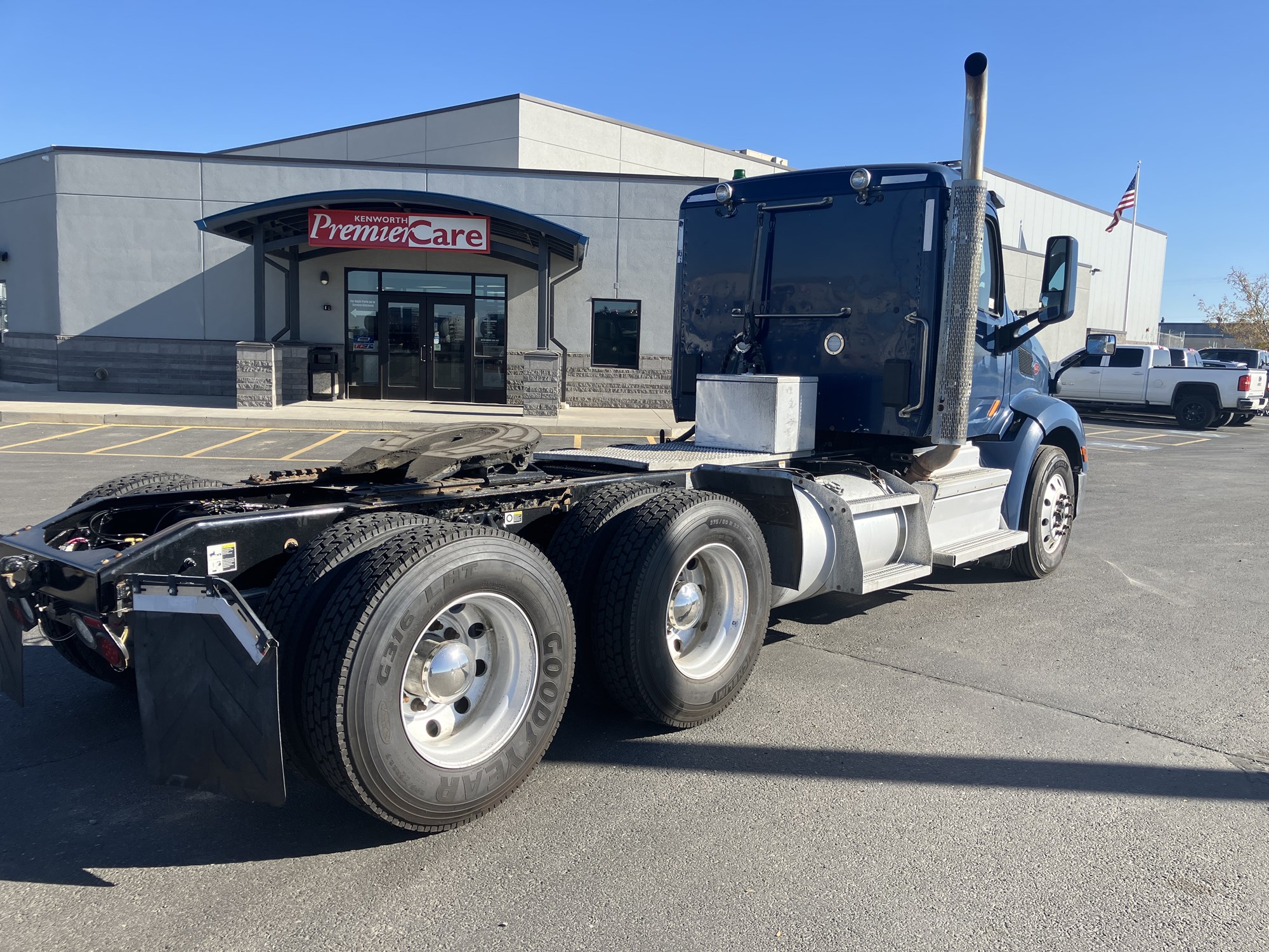 2019 Peterbilt 579 - image 5 of 6