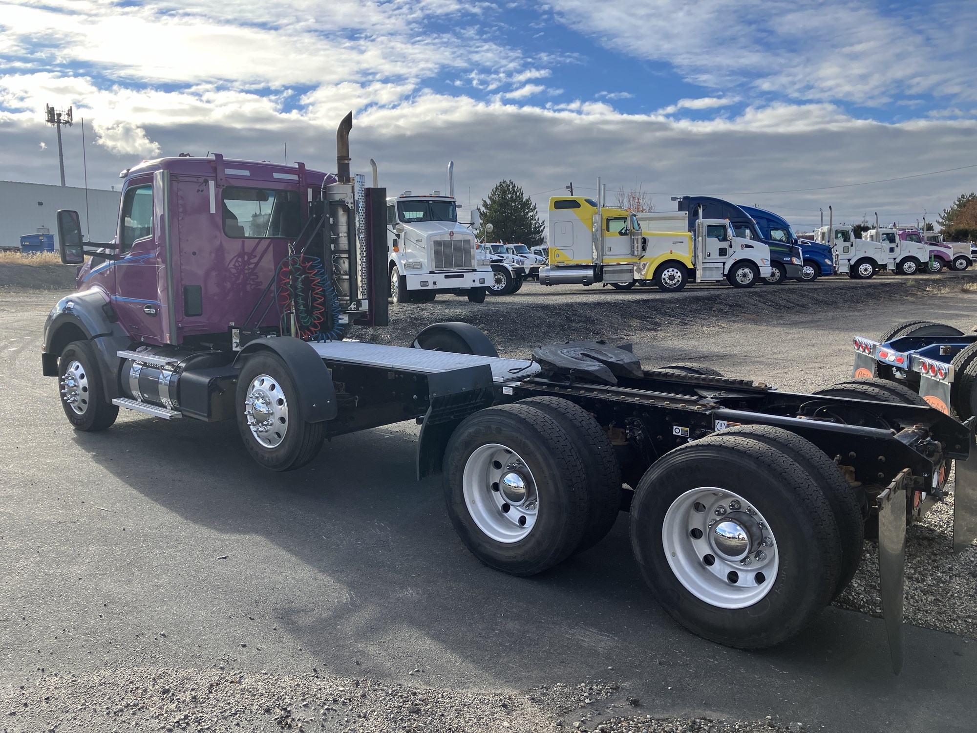 2019 Kenworth T880 - image 3 of 6