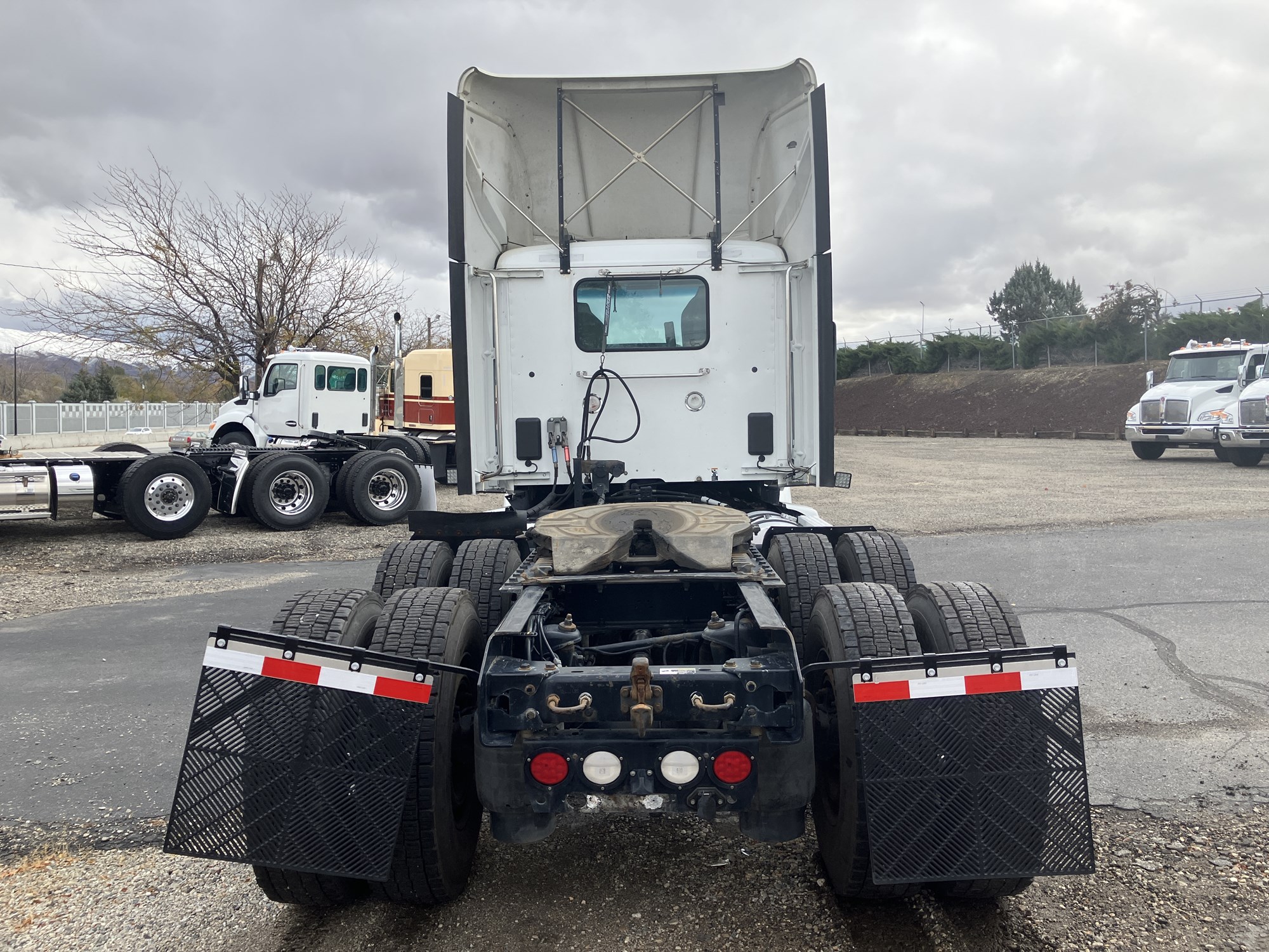 2019 Kenworth T680 - image 4 of 6