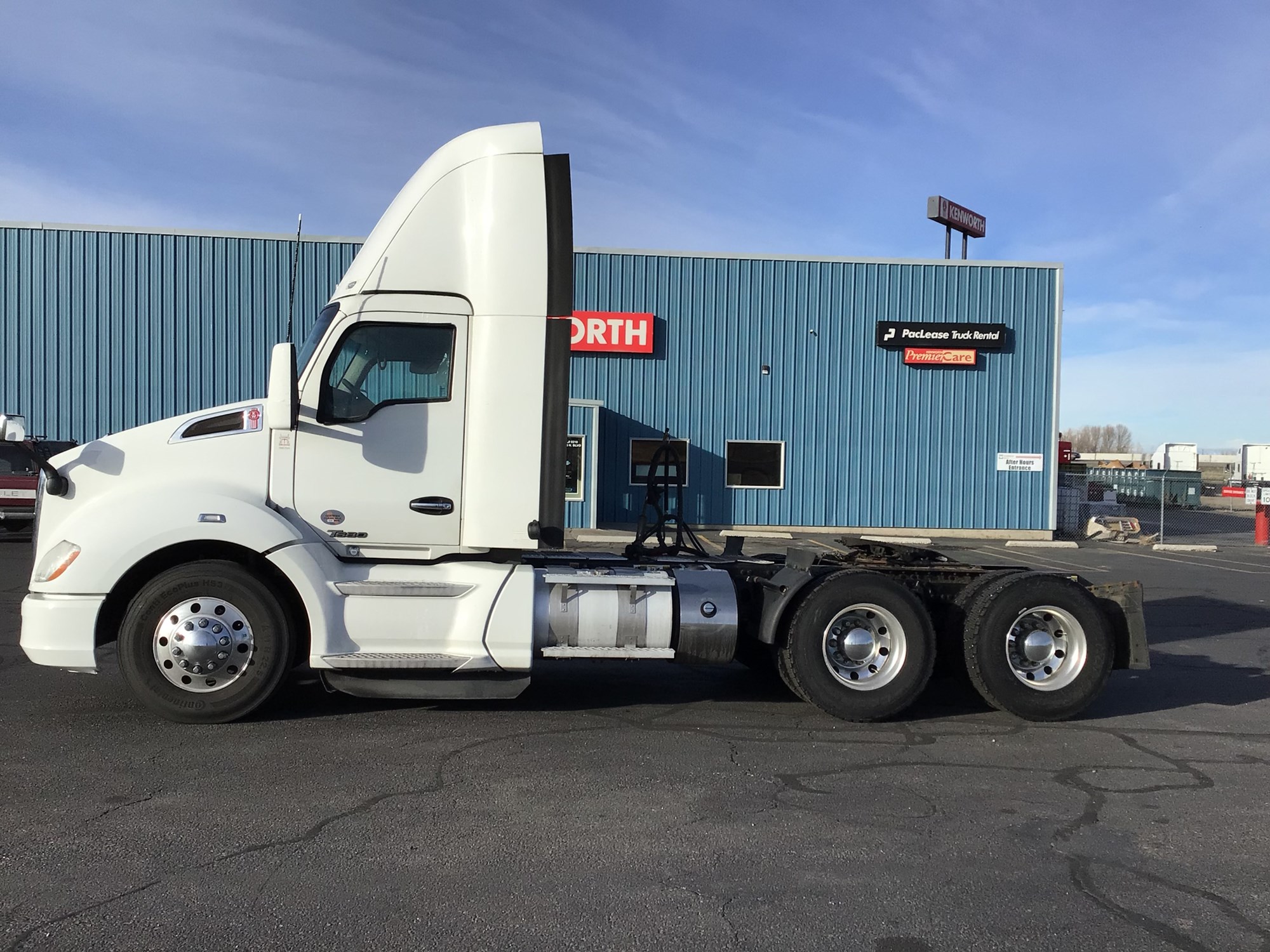 2020 Kenworth T680 - image 2 of 6