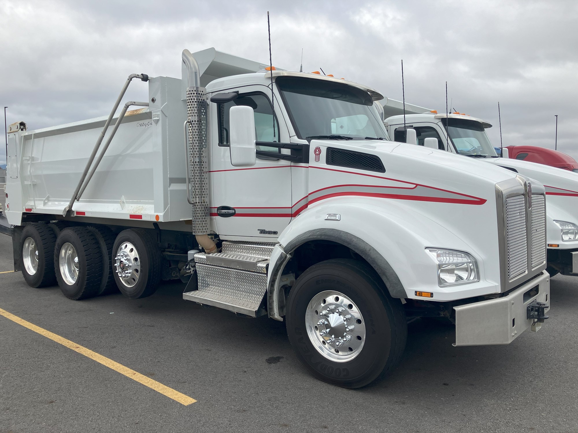 2020 Kenworth T880 - image 3 of 6