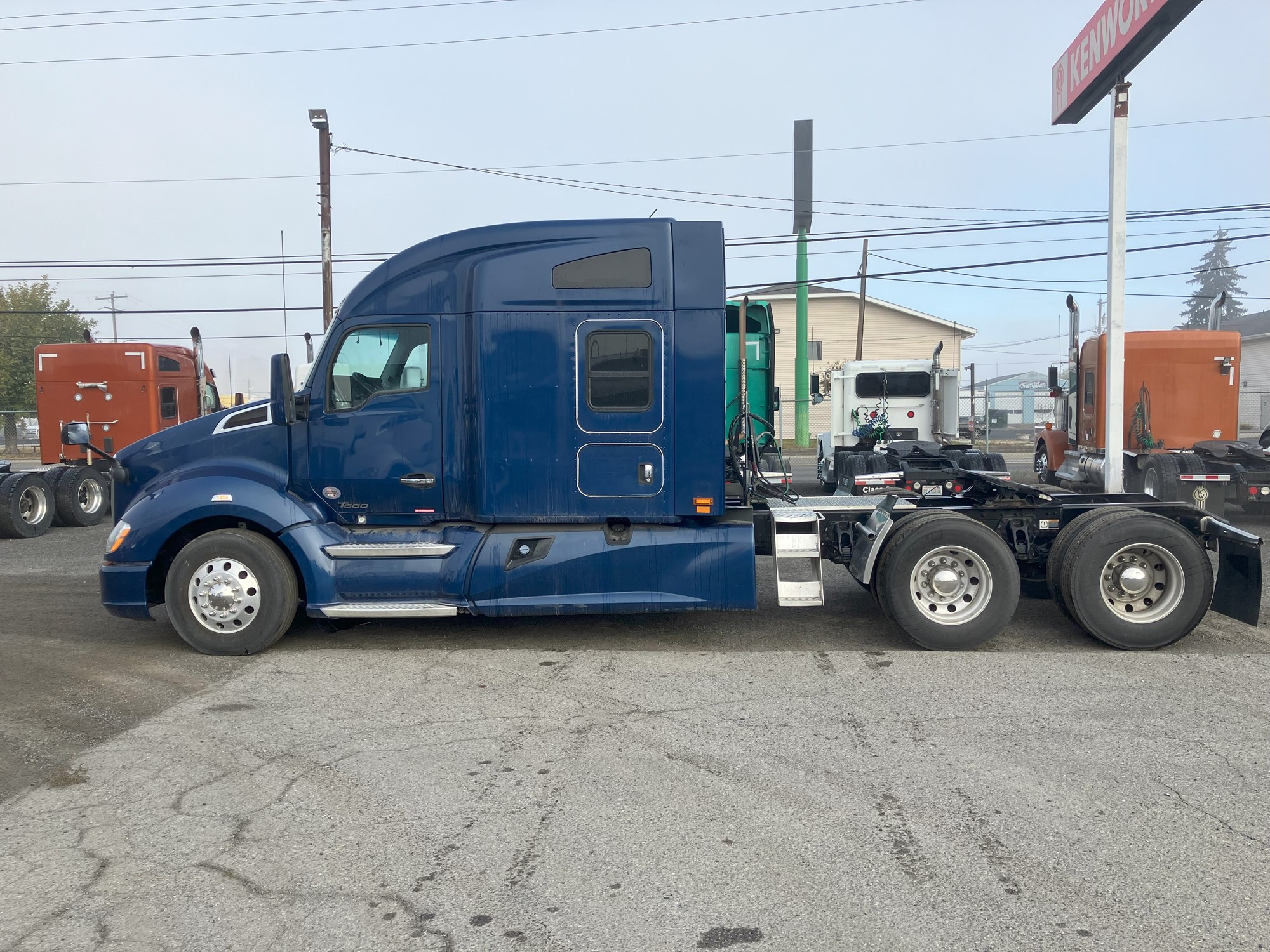 2020 Kenworth T680 - image 2 of 6