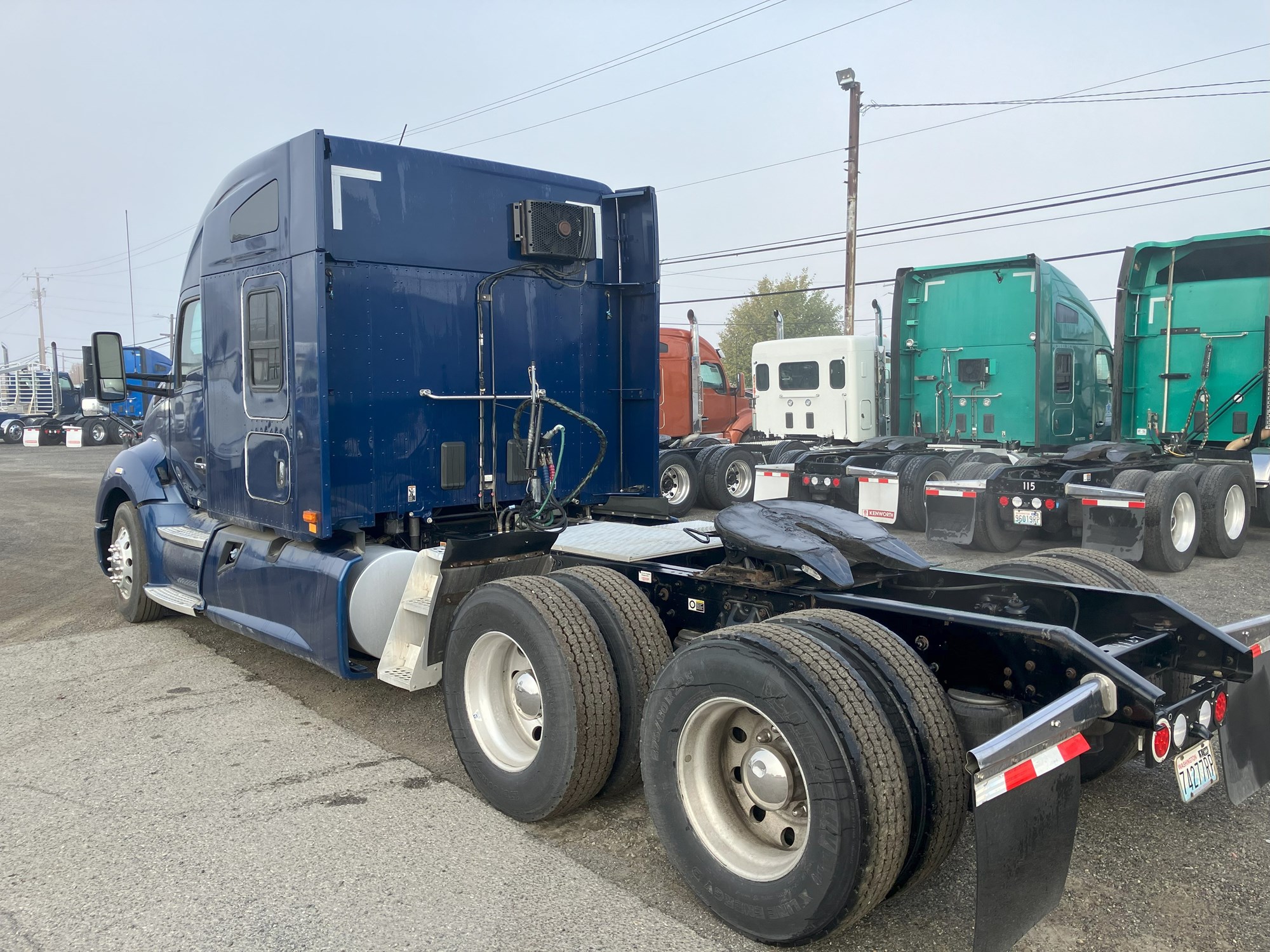 2020 Kenworth T680 - image 3 of 6