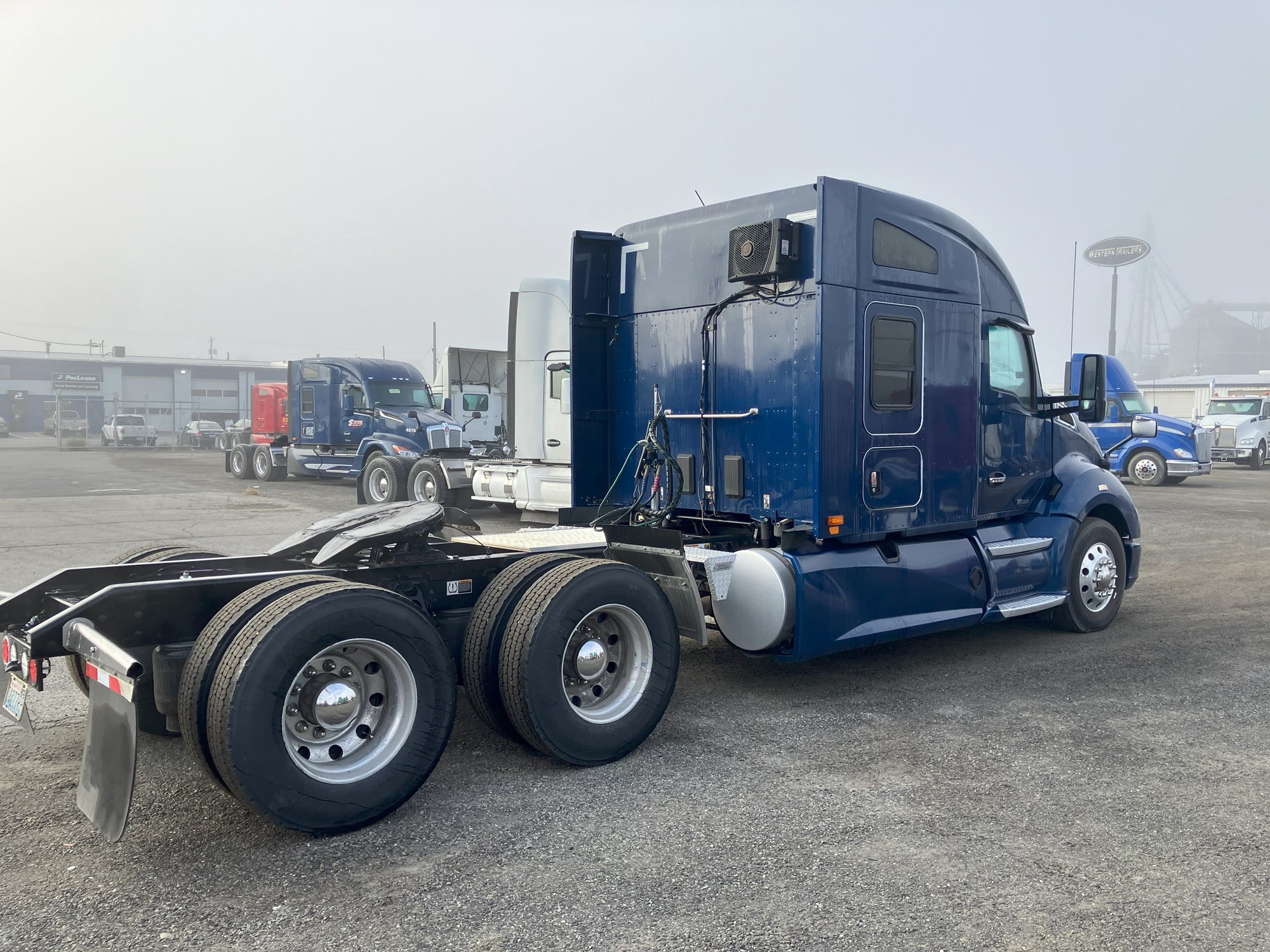 2020 Kenworth T680 - image 5 of 6