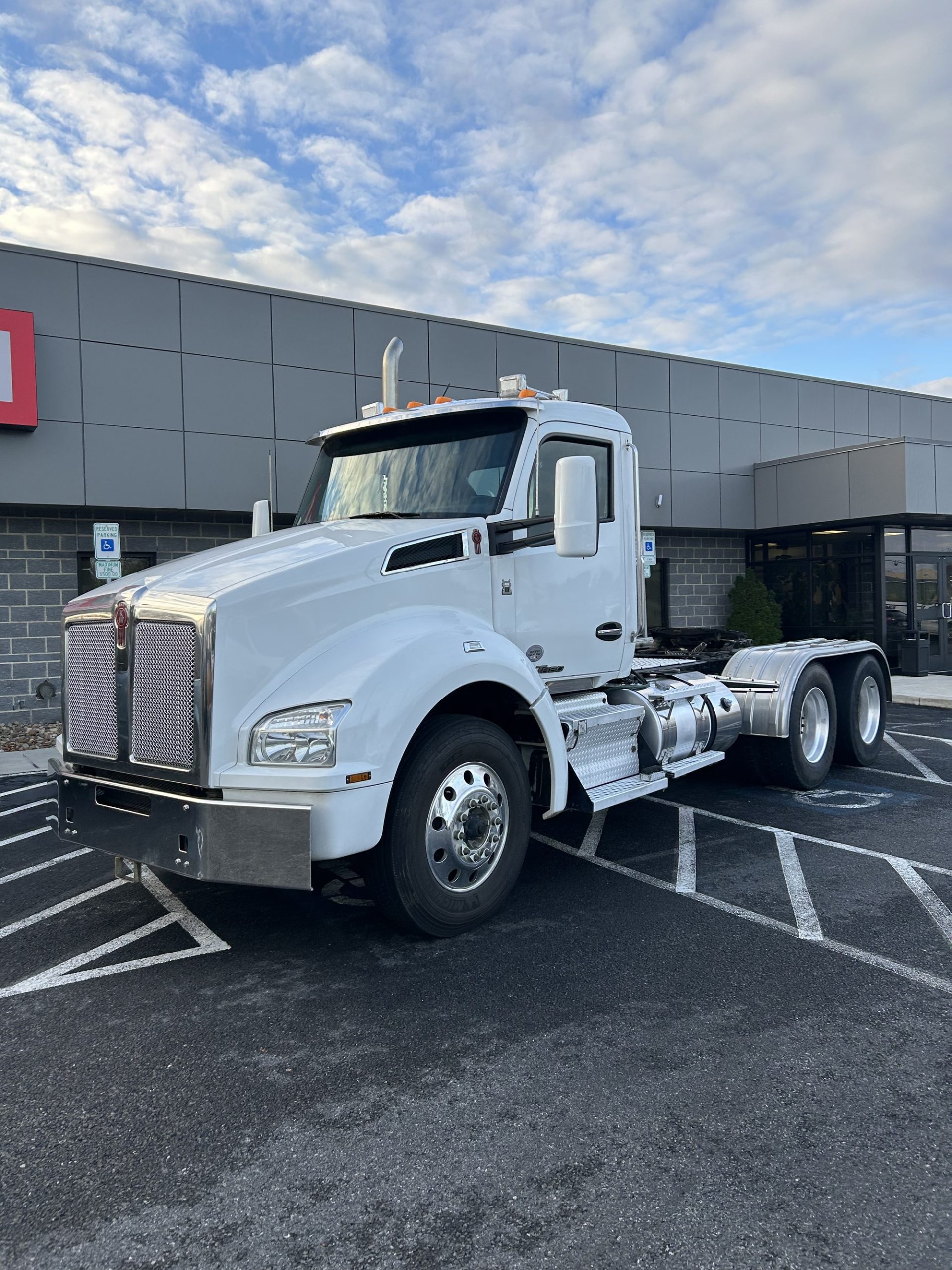 2020 Kenworth T880 - image 1 of 6