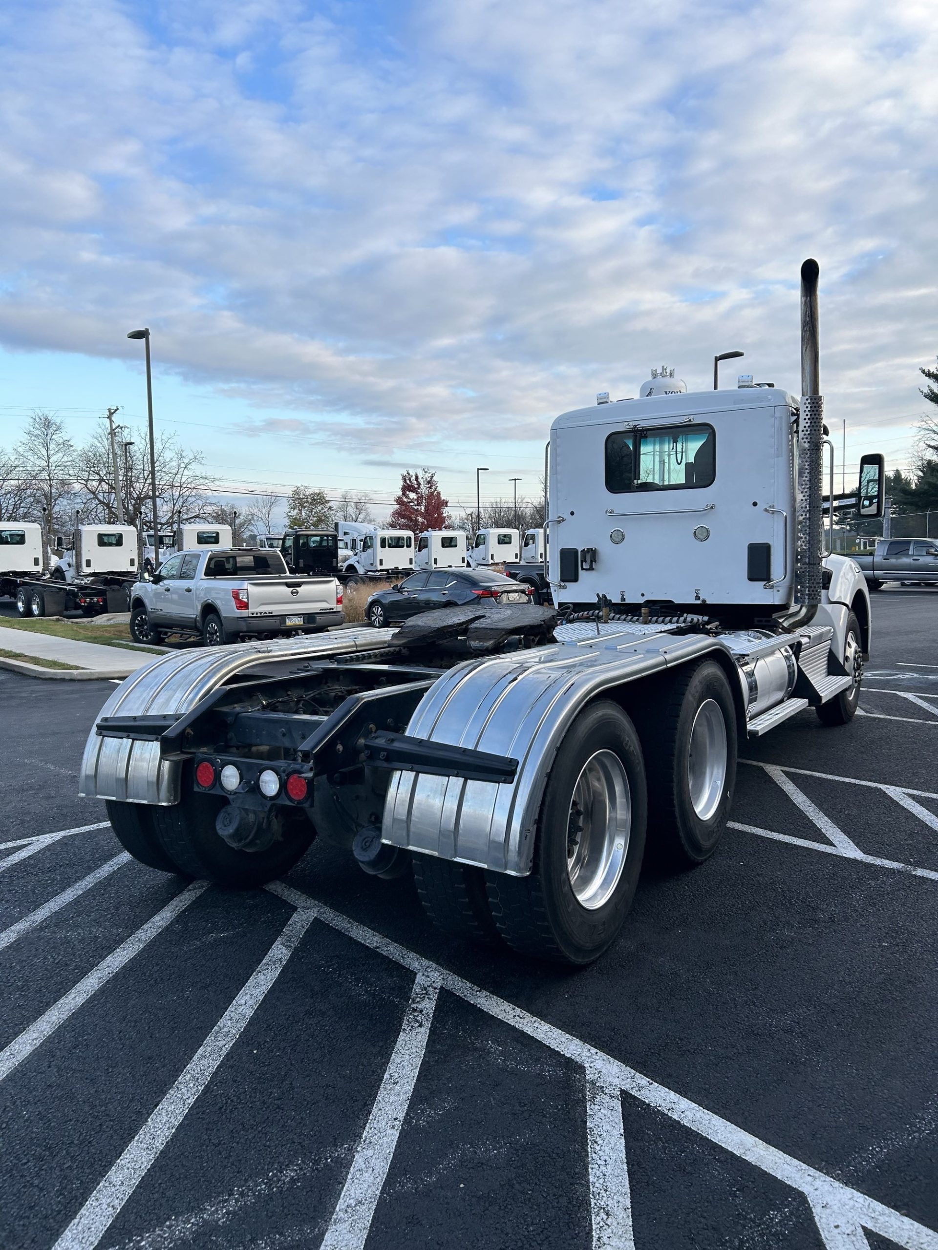 2020 Kenworth T880 - image 5 of 6