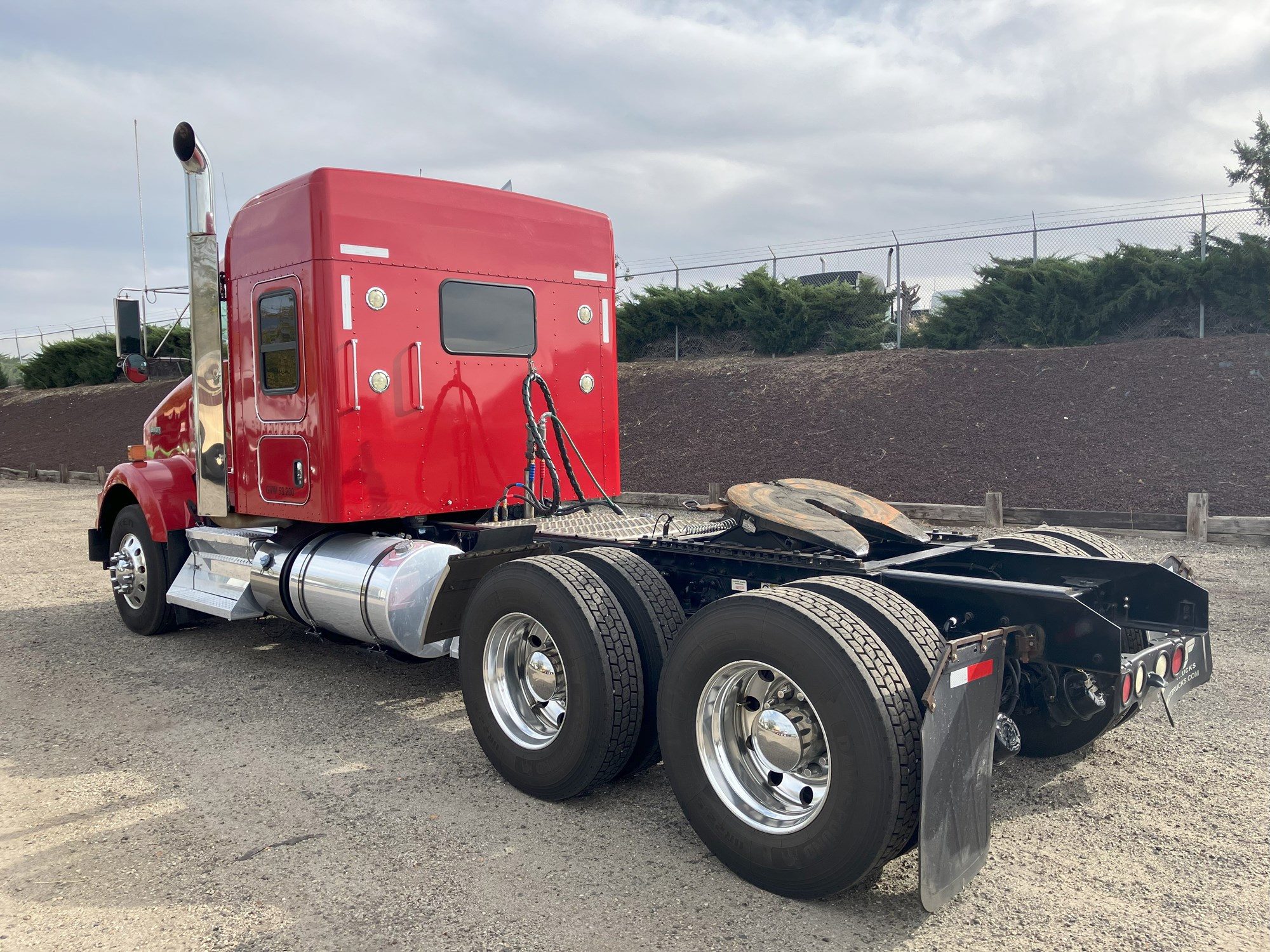 2020 Kenworth T800 - image 3 of 6