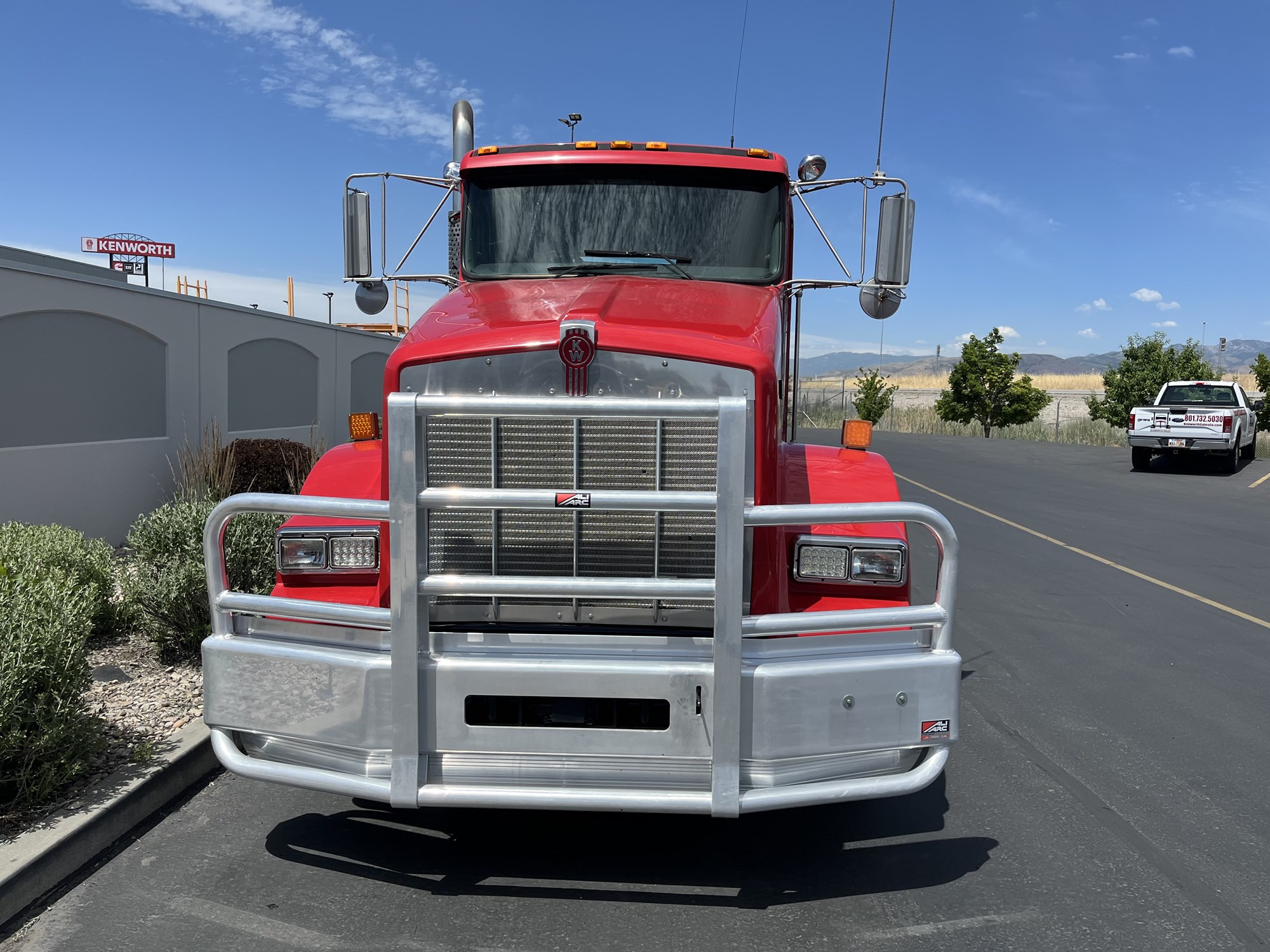 2020 Kenworth T800 - image 2 of 6