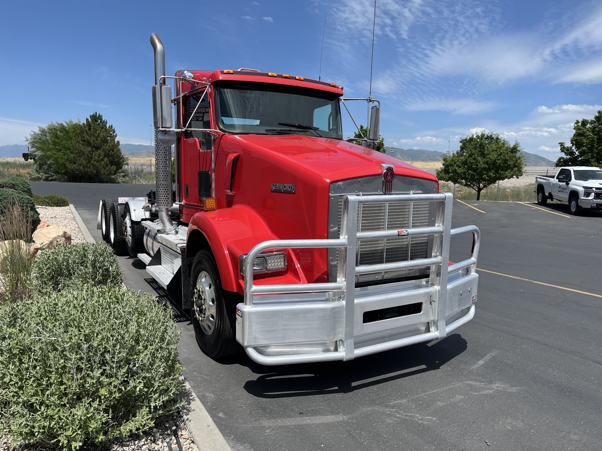 2020 Kenworth T800 - image 3 of 6